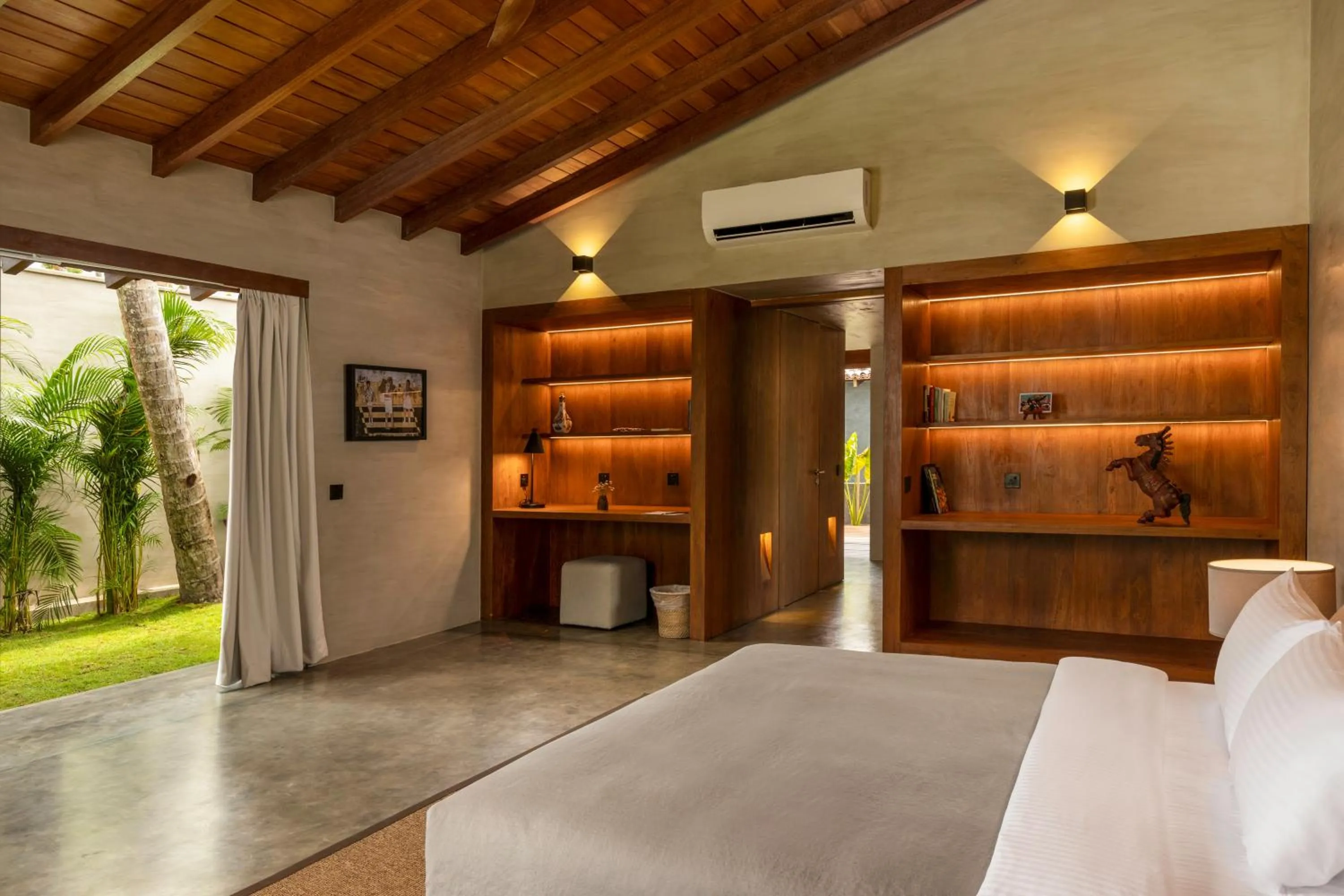 Bed in Villa Thamburu, Bentota