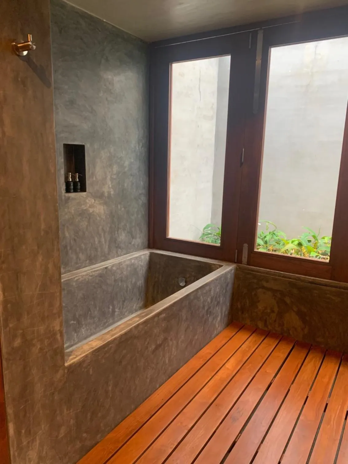 Bath in Villa Thamburu, Bentota