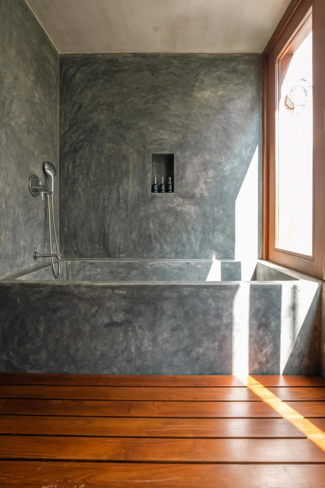 Bath in Villa Thamburu, Bentota