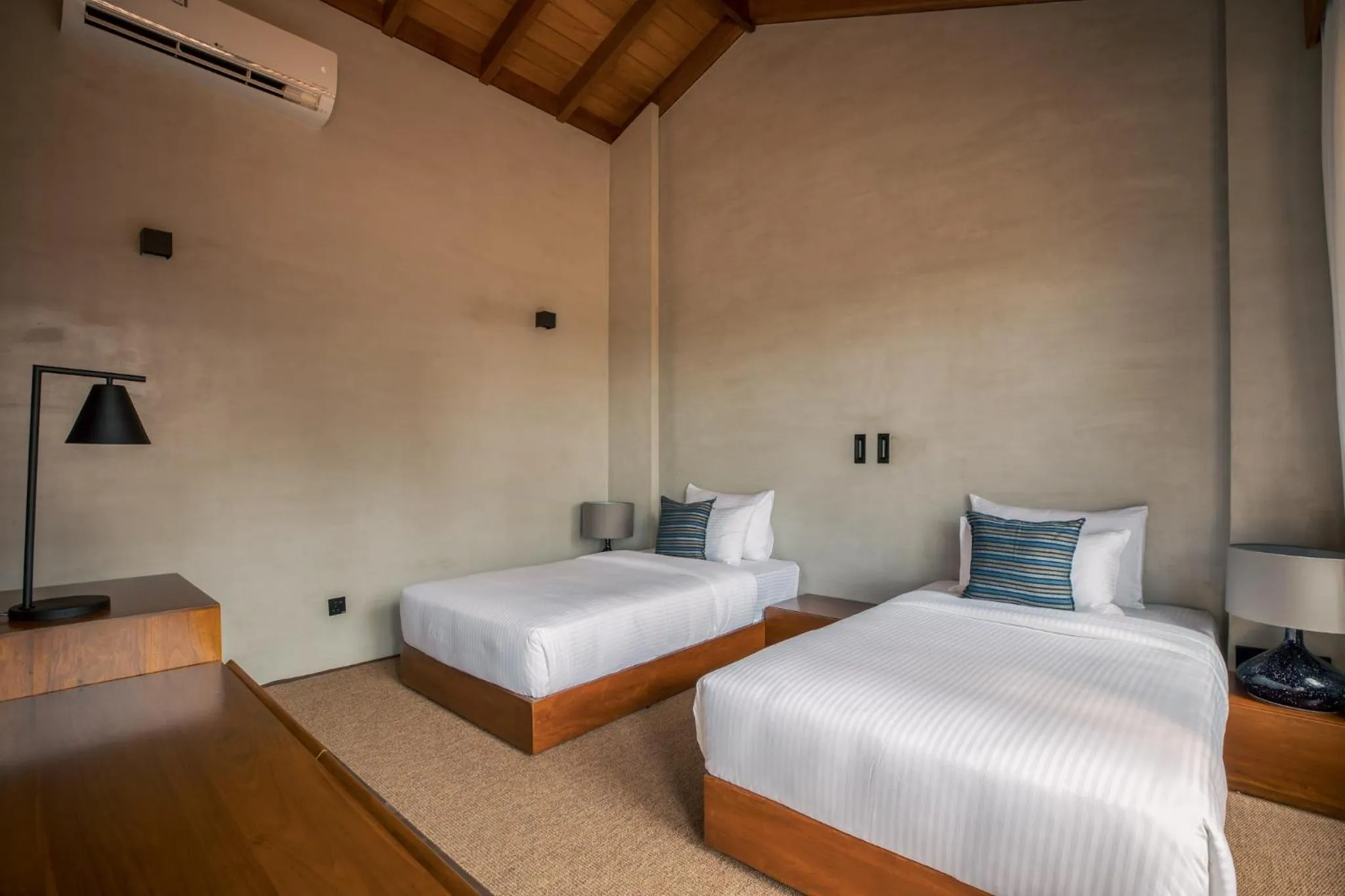Bedroom, Bed in Villa Thamburu, Bentota