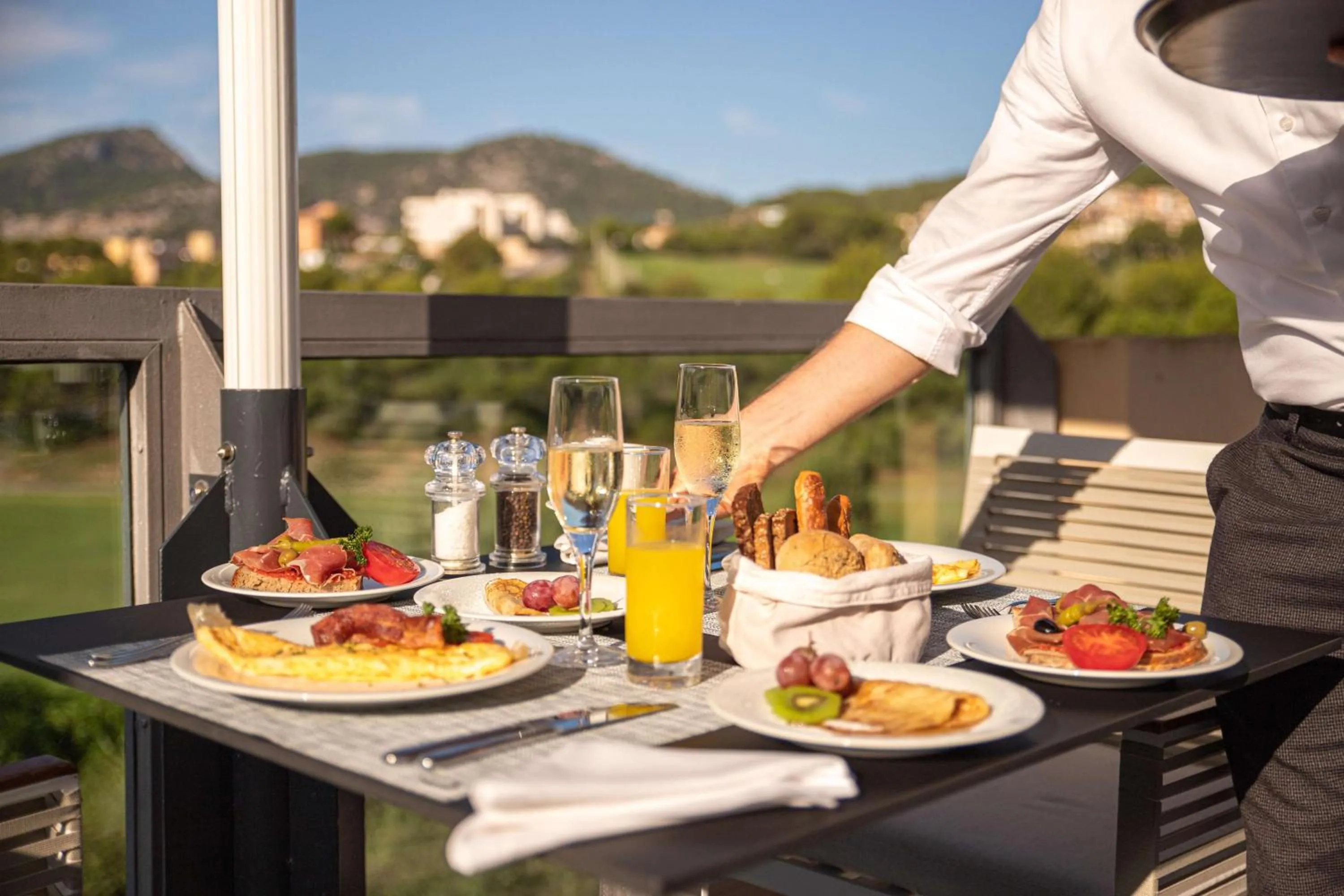 Restaurant/places to eat in Steigenberger Hotel and Resort Camp de Mar