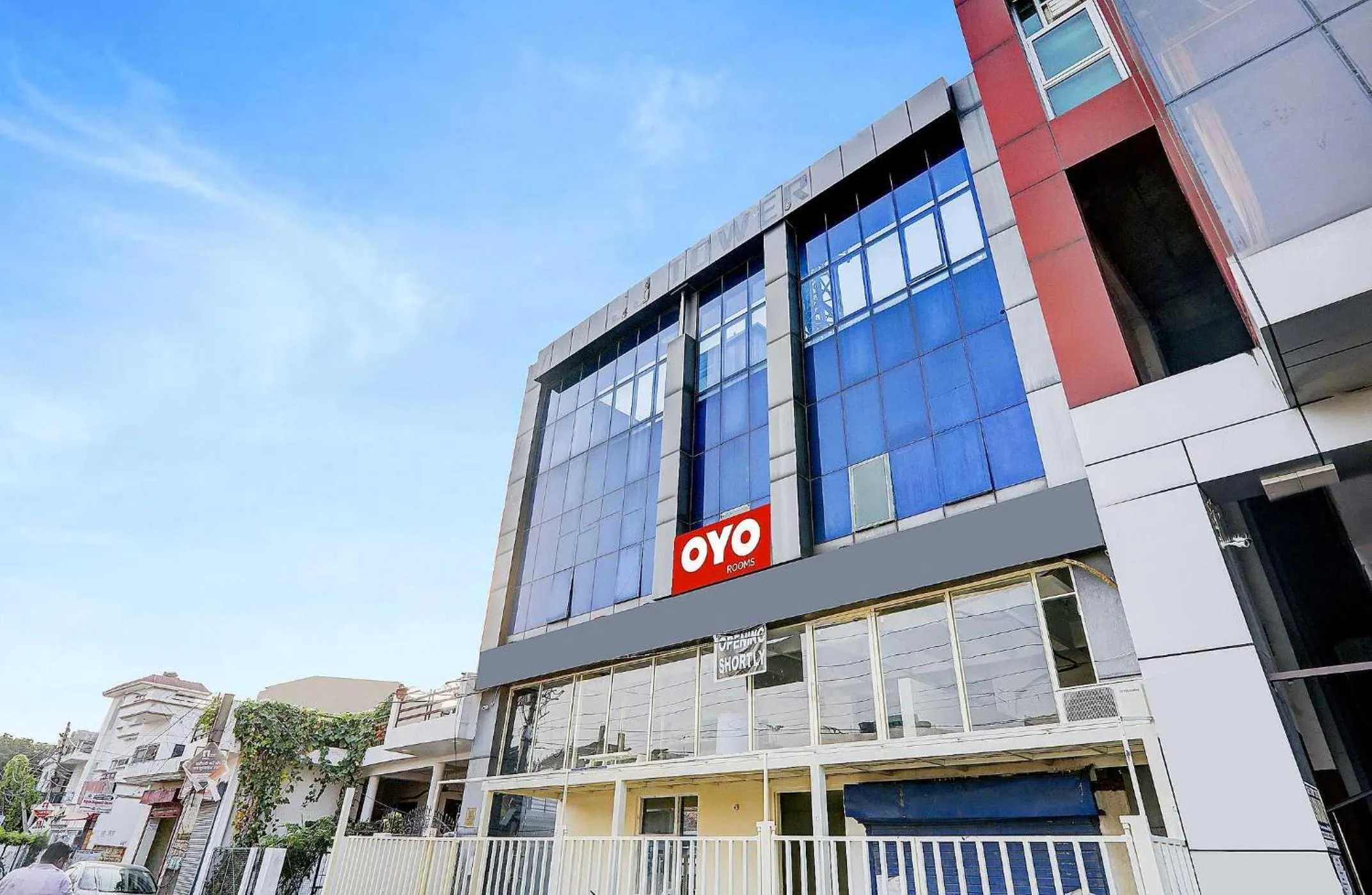 Facade/entrance in Hotel O SRV Palace