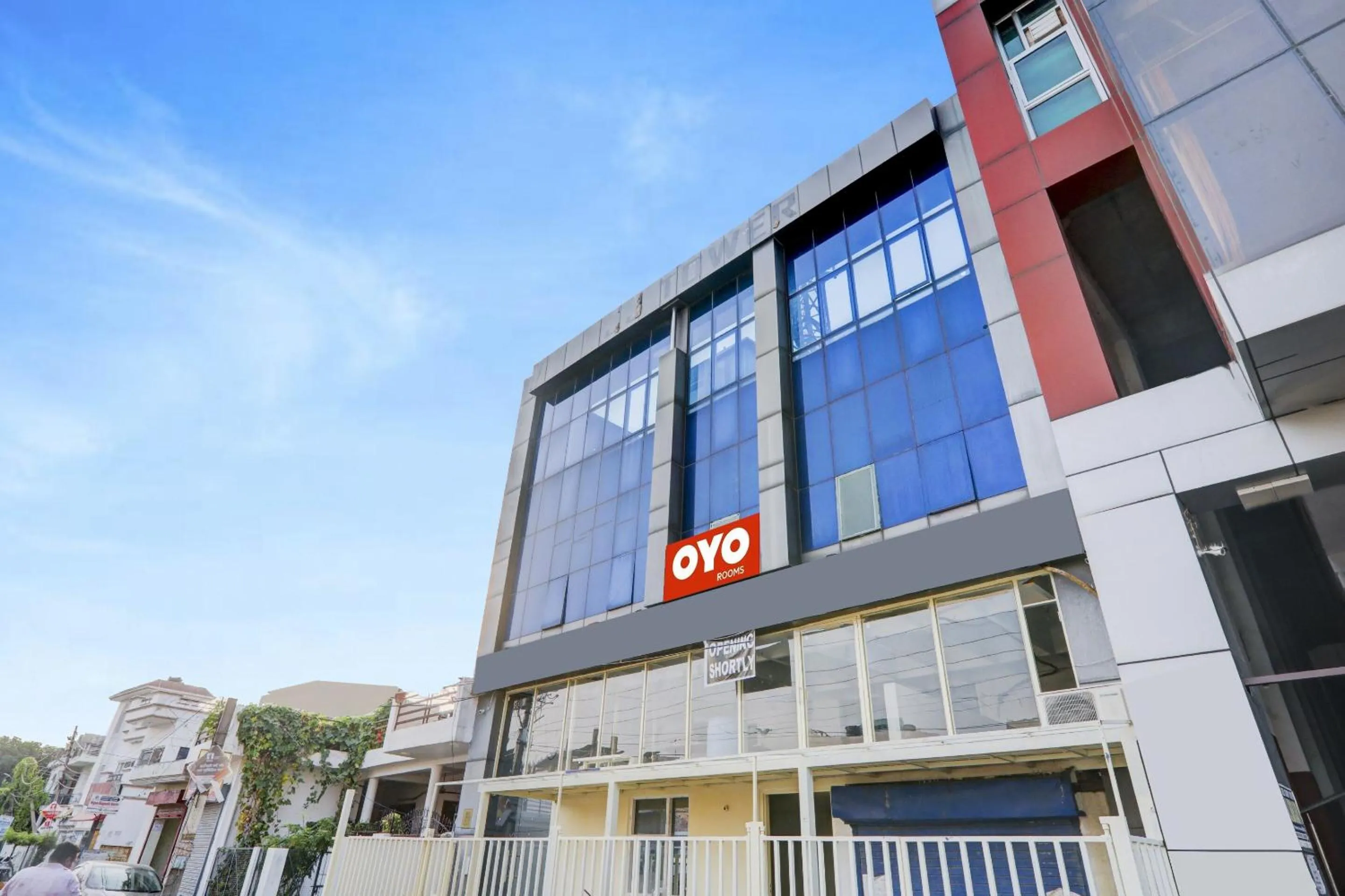 Facade/entrance in Hotel O SRV Palace