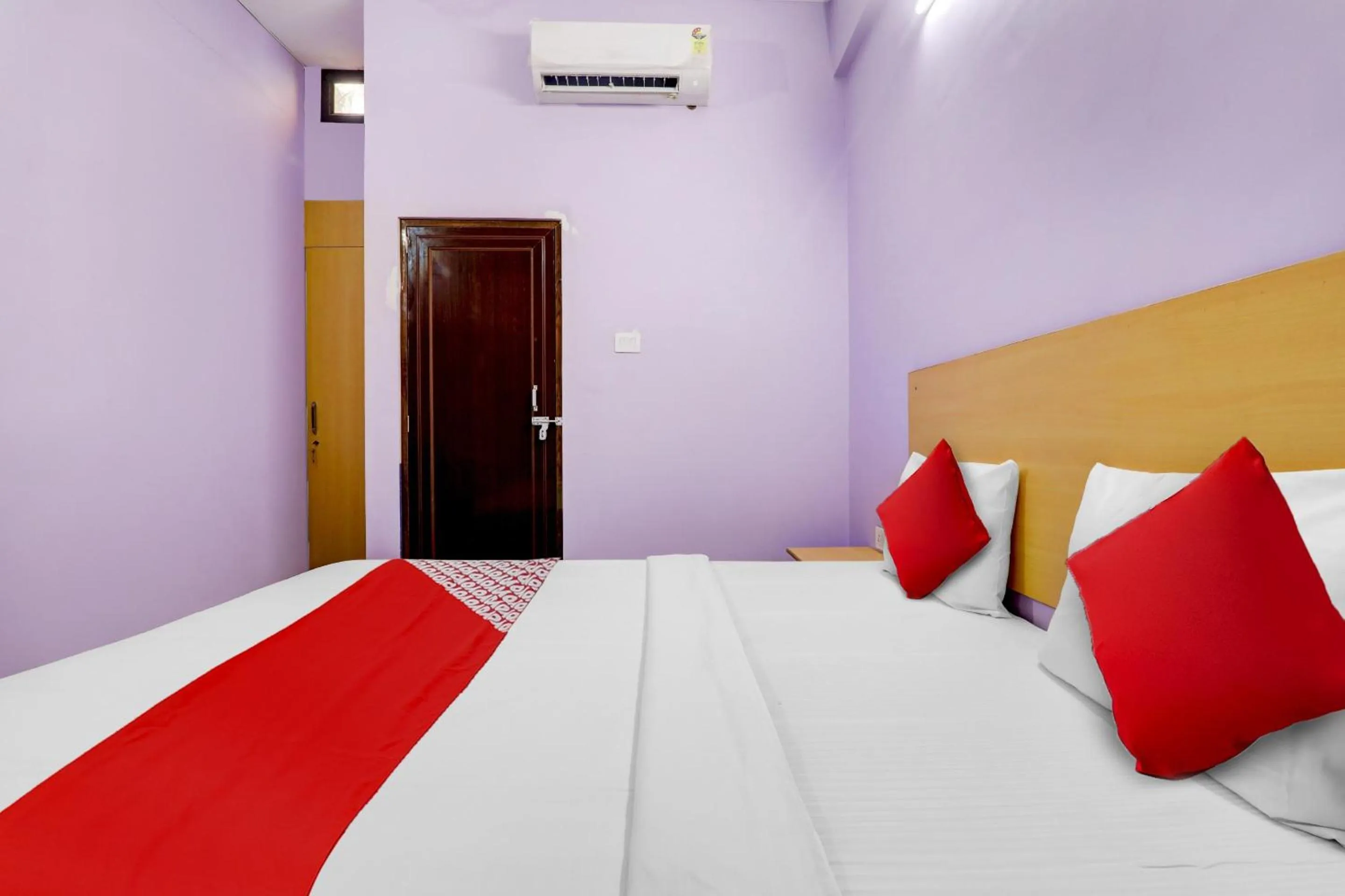 Bedroom in Hotel O SRV Palace