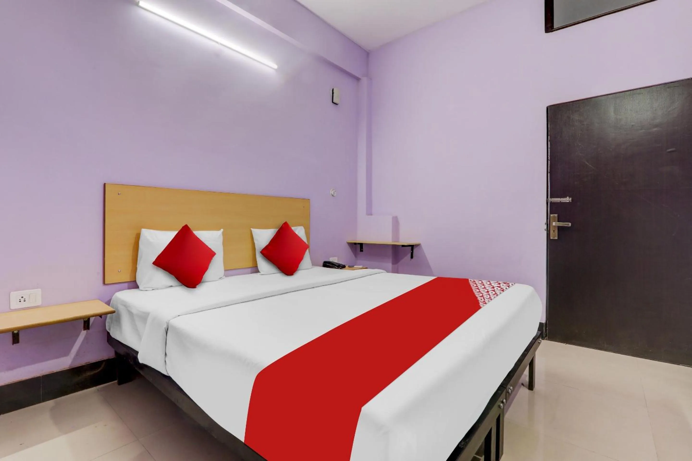 Bedroom, Bed in Hotel O SRV Palace