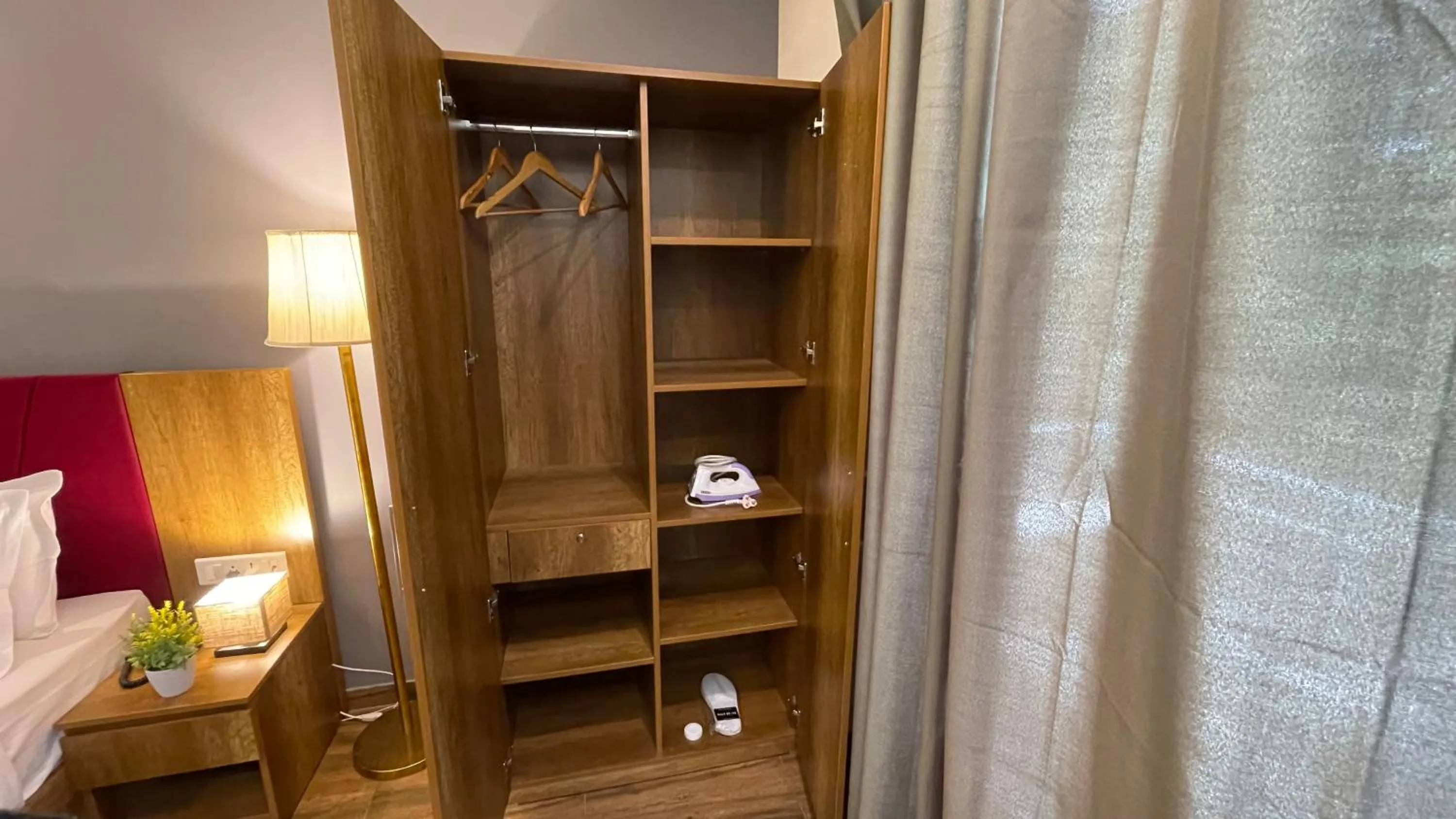 wardrobe, Bed in Saltstayz Select - Huda City Center