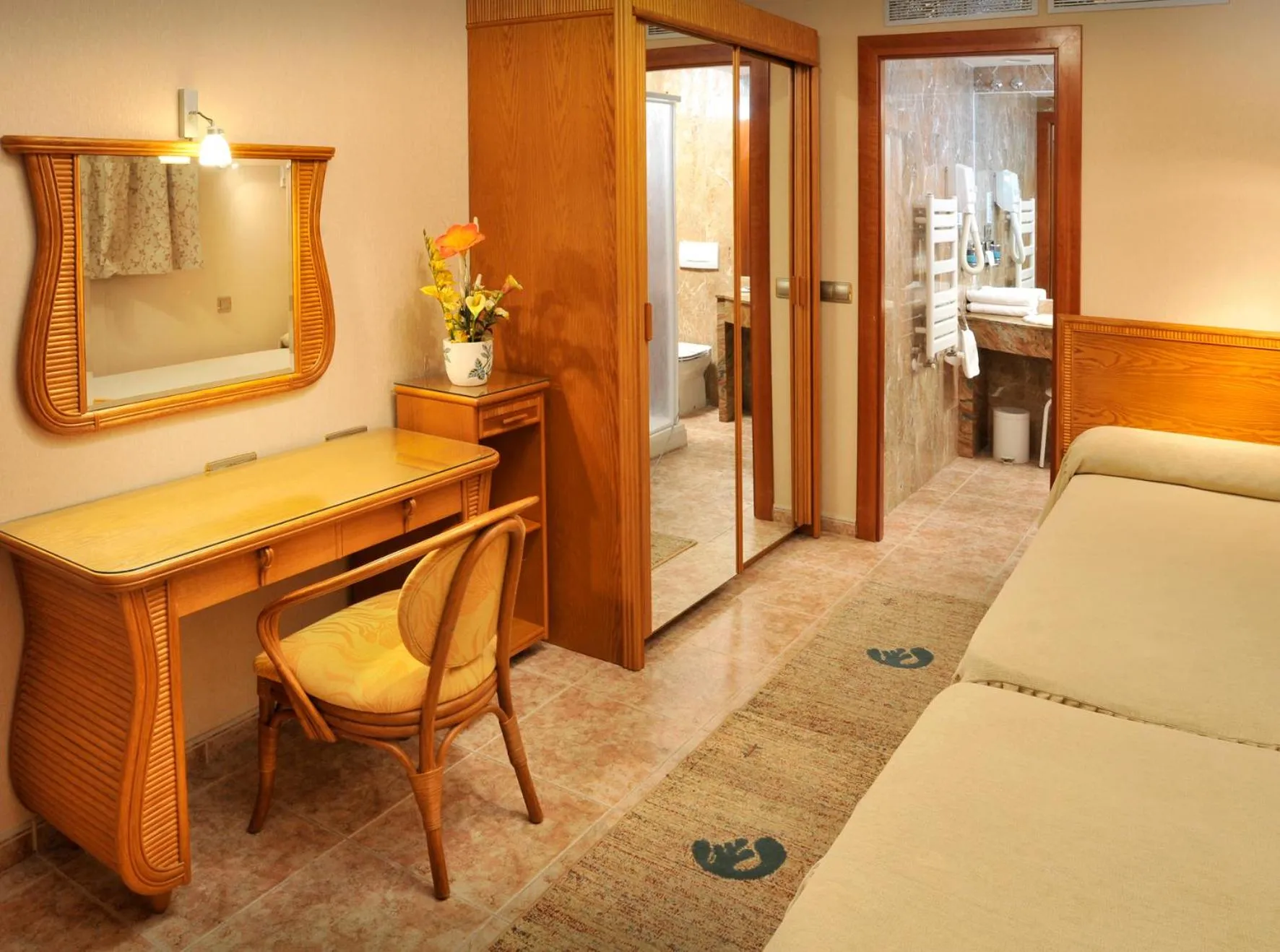 Bed in KAKTUS Hotel Kaktus Albir