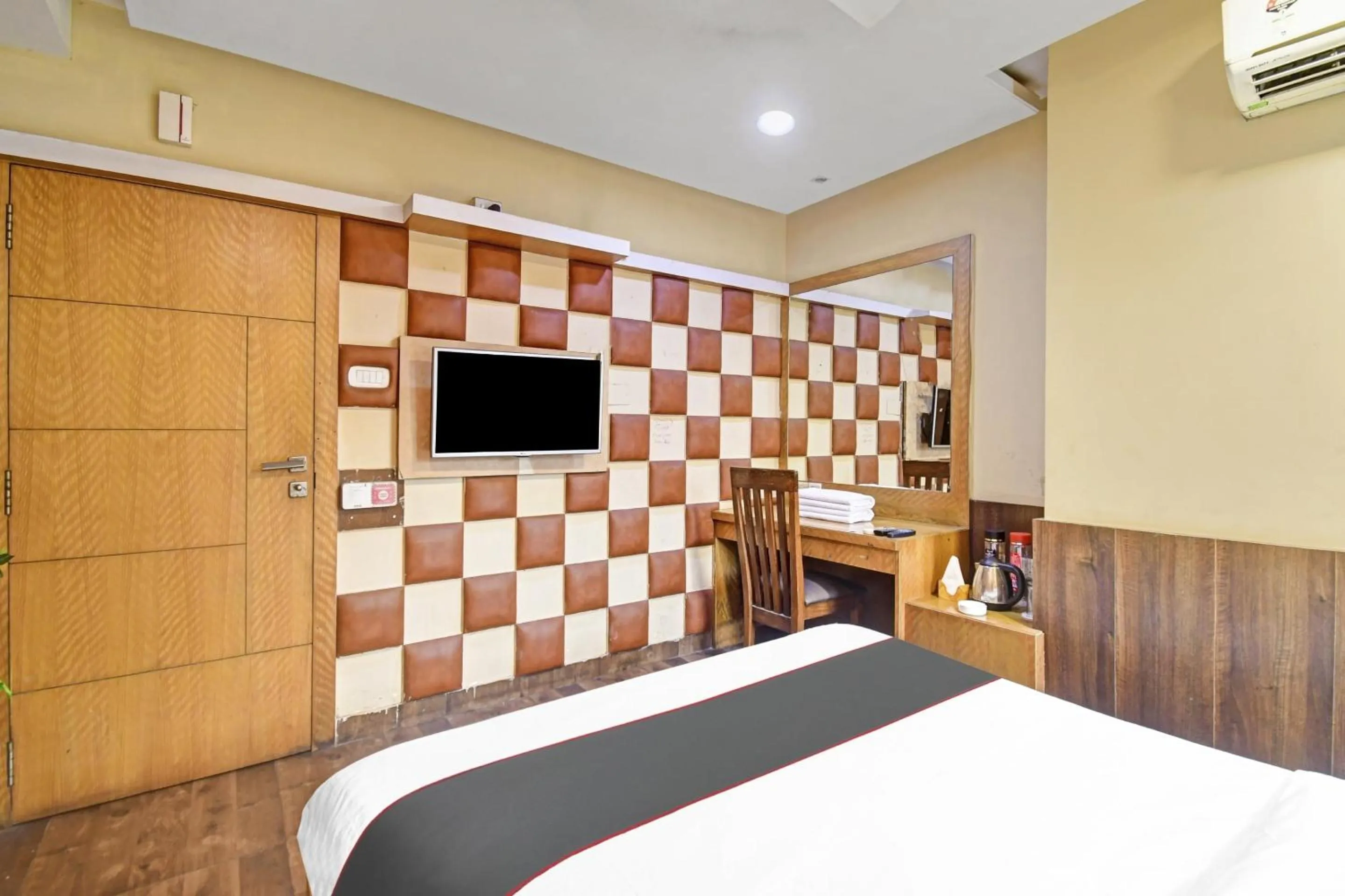 Bedroom, Bed in Super Collection O Avenue Regency Near Kalighat Kali Temple