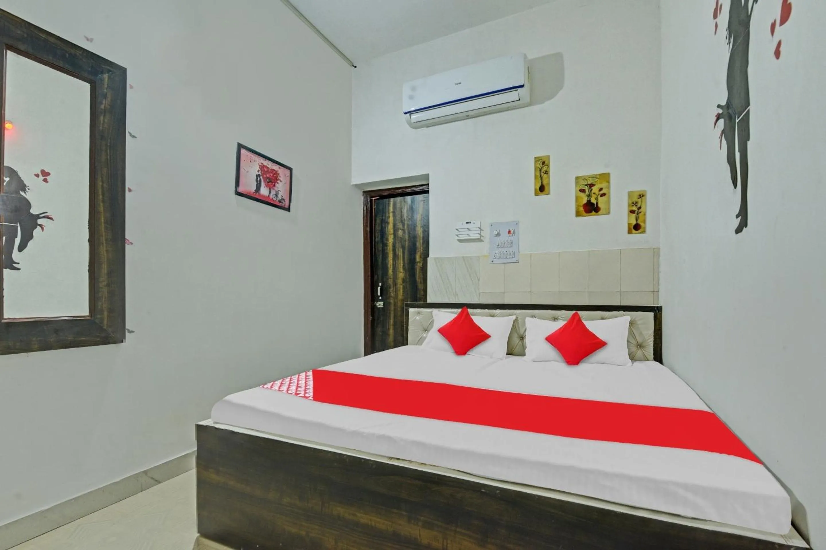 Bedroom in Hotel O The Goldy Inn