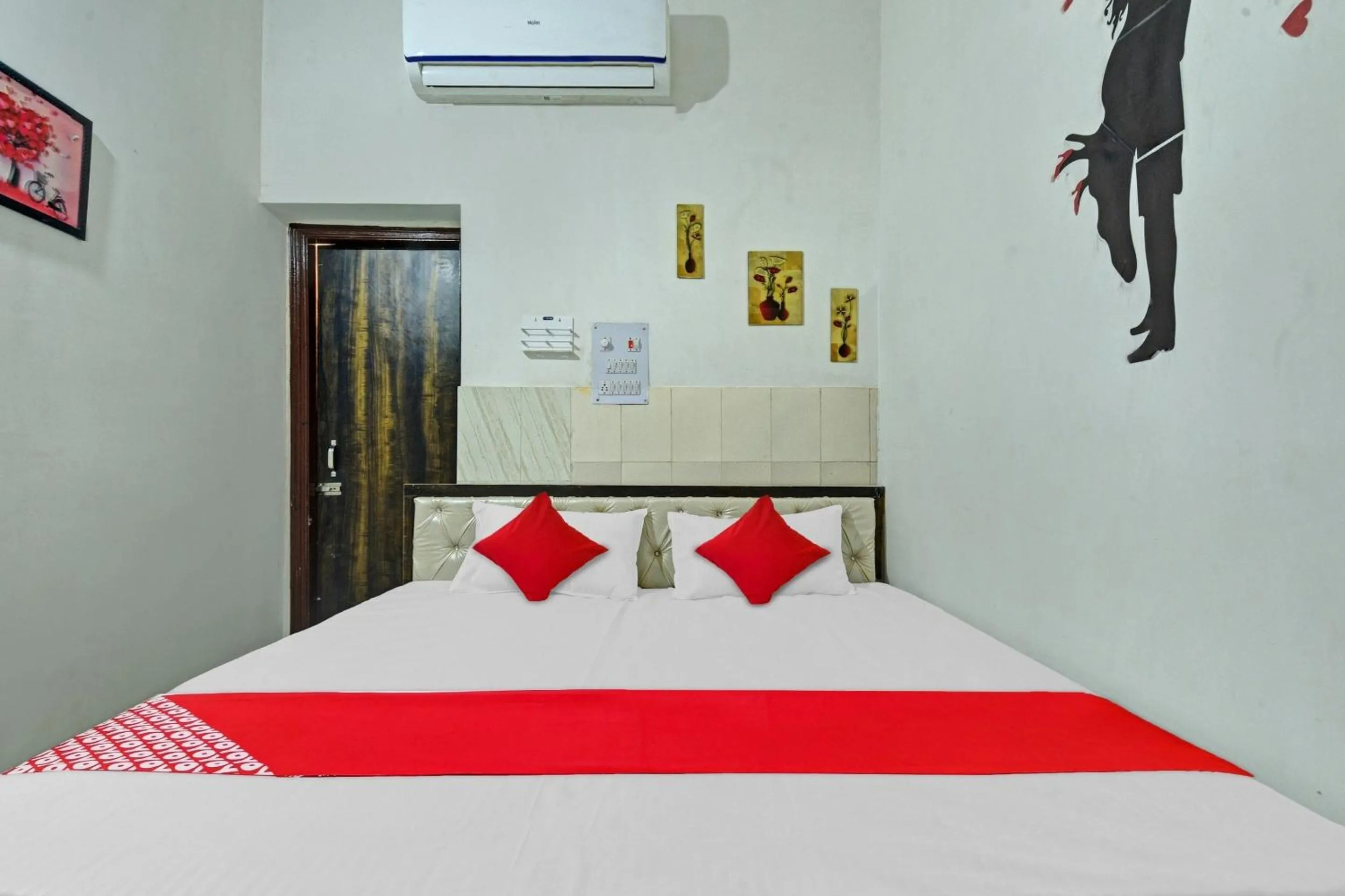 Bedroom in Hotel O The Goldy Inn