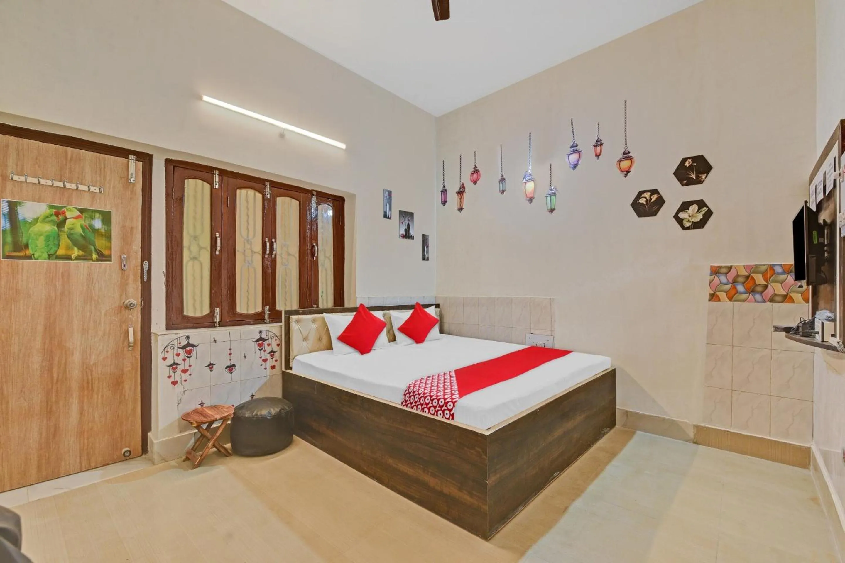 Facade/entrance in Hotel O The Goldy Inn