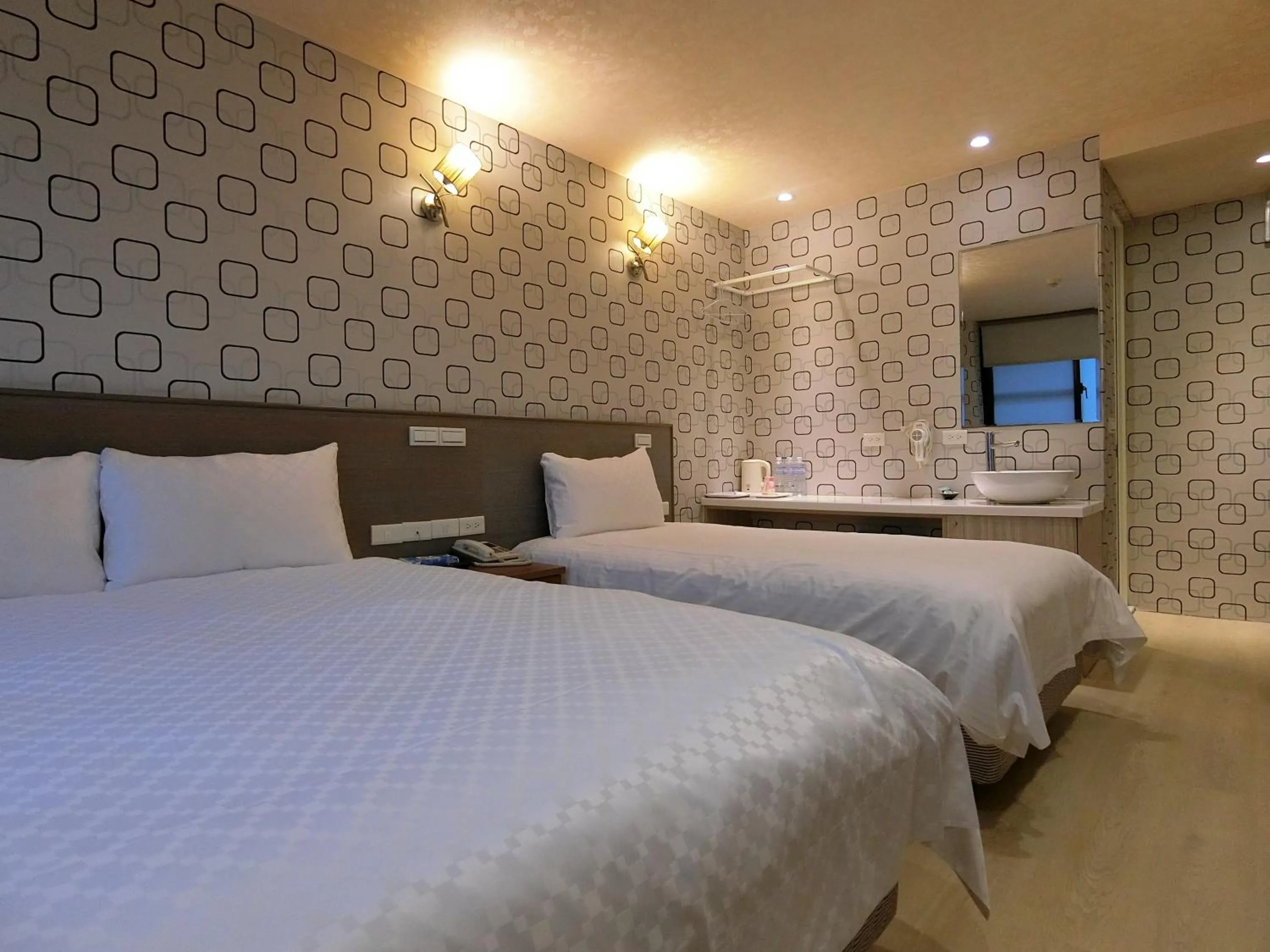 Photo of the whole room, Bed in Taiwan Seven Days Boutique Hotel