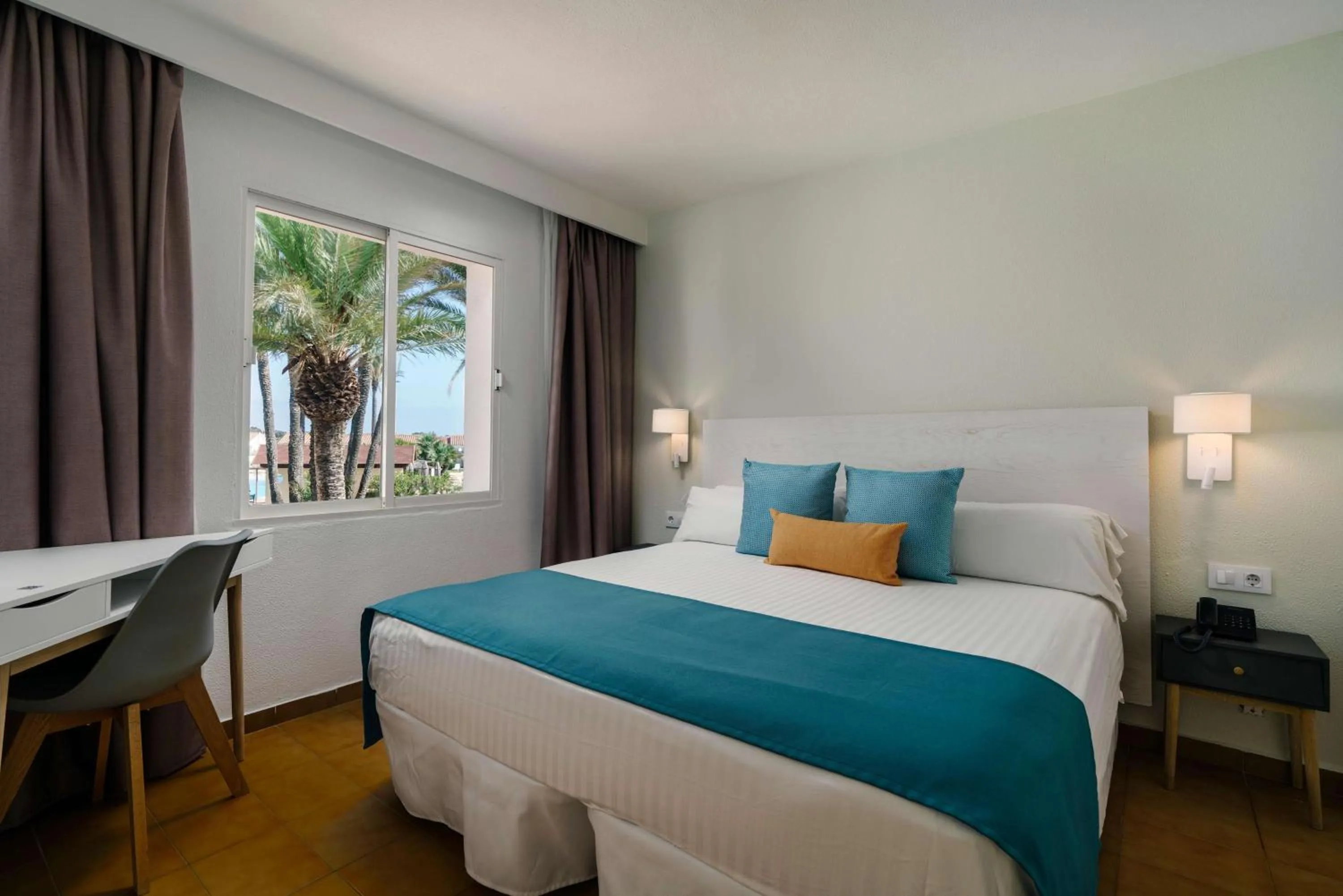 Apartment with Garden View in AluaSun Mediterráneo