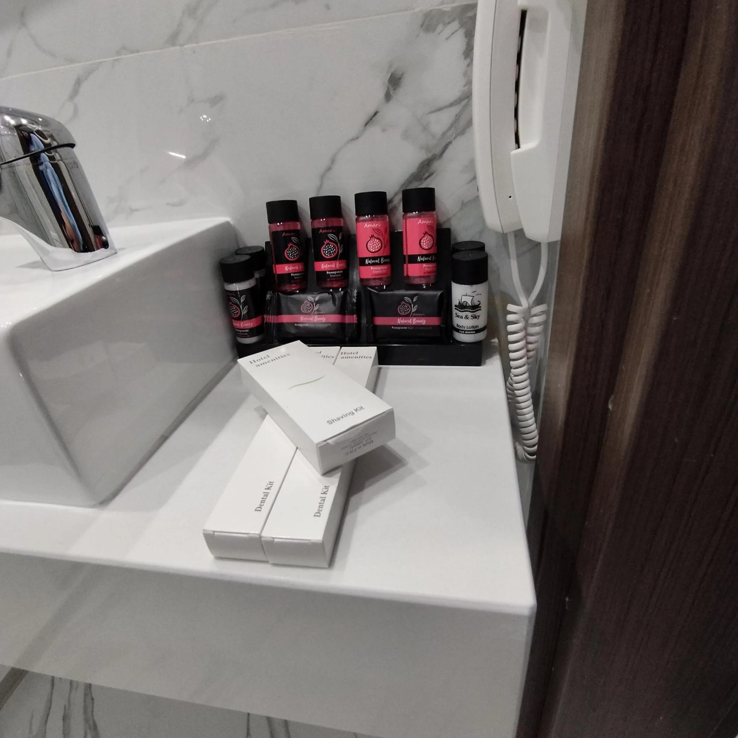 Bathroom in International Atene hotel