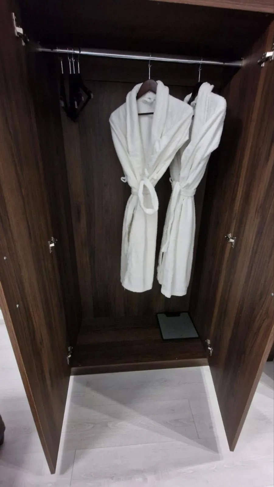 wardrobe in International Atene hotel