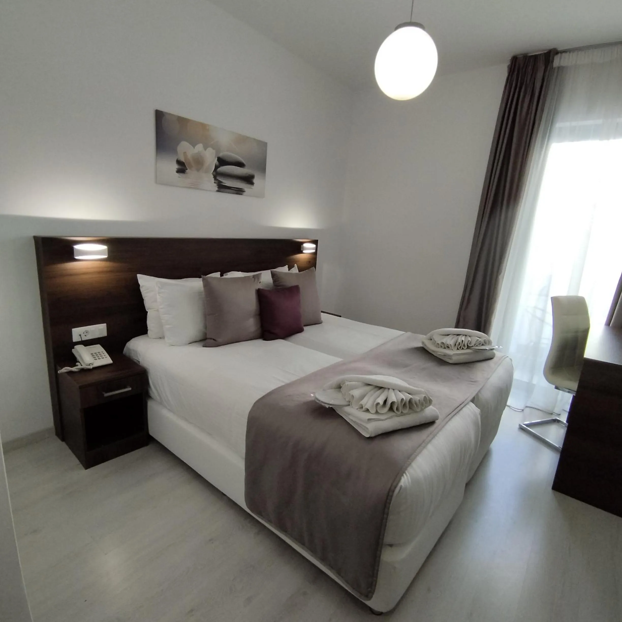 Bedroom, Bed in International Atene hotel