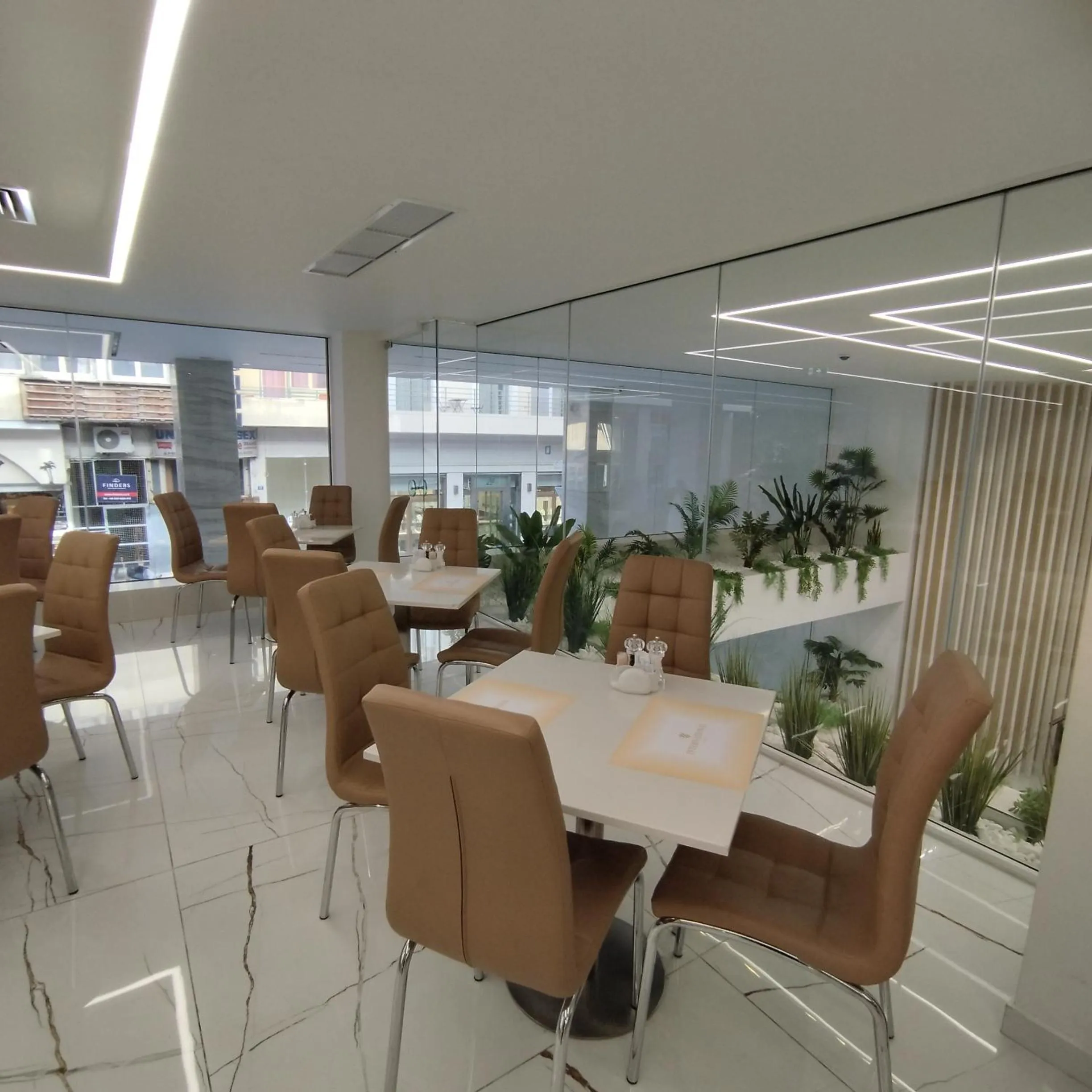 Restaurant/places to eat in International Atene hotel