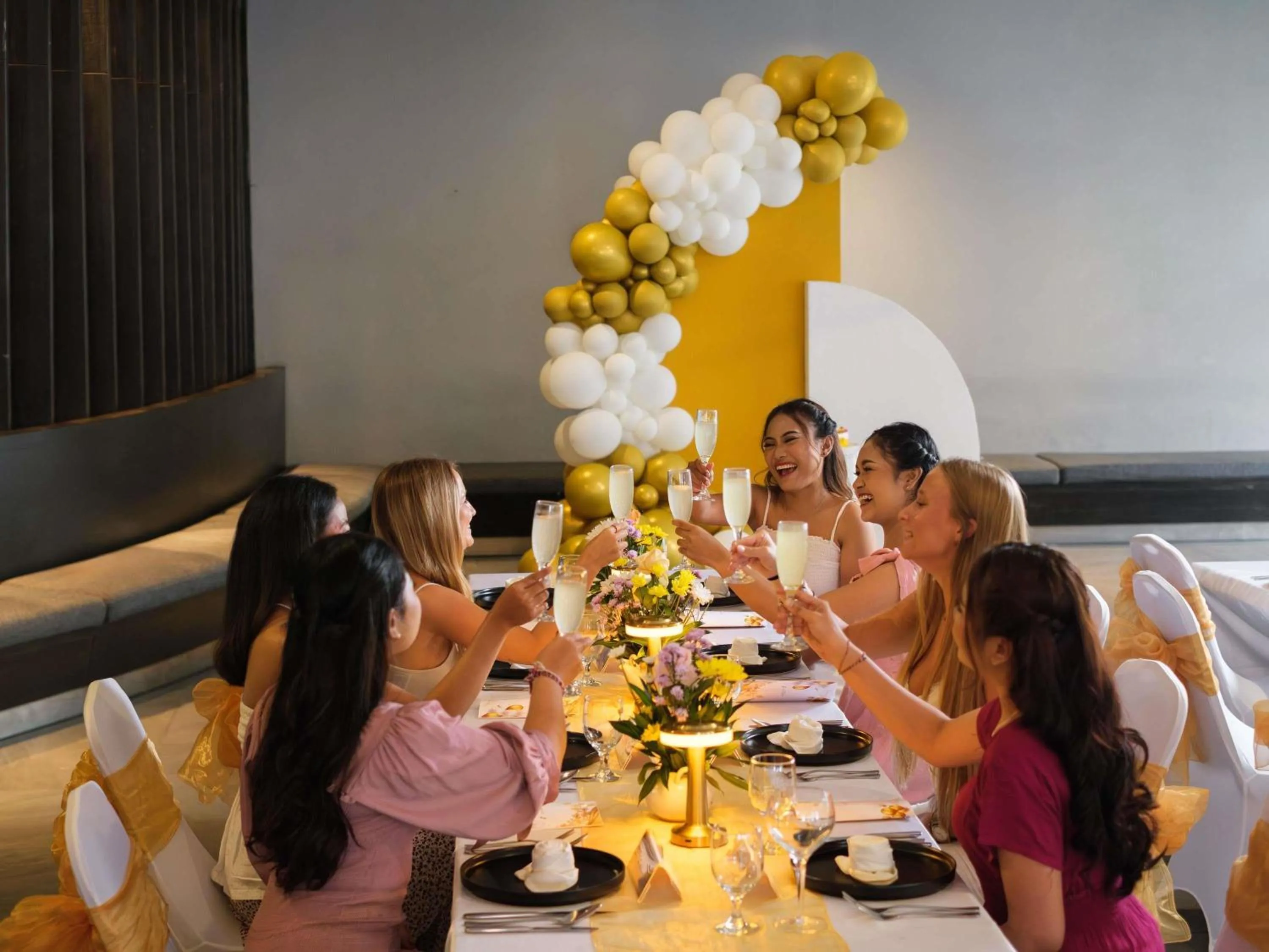 Lounge or bar in Grand Mercure Bali Seminyak