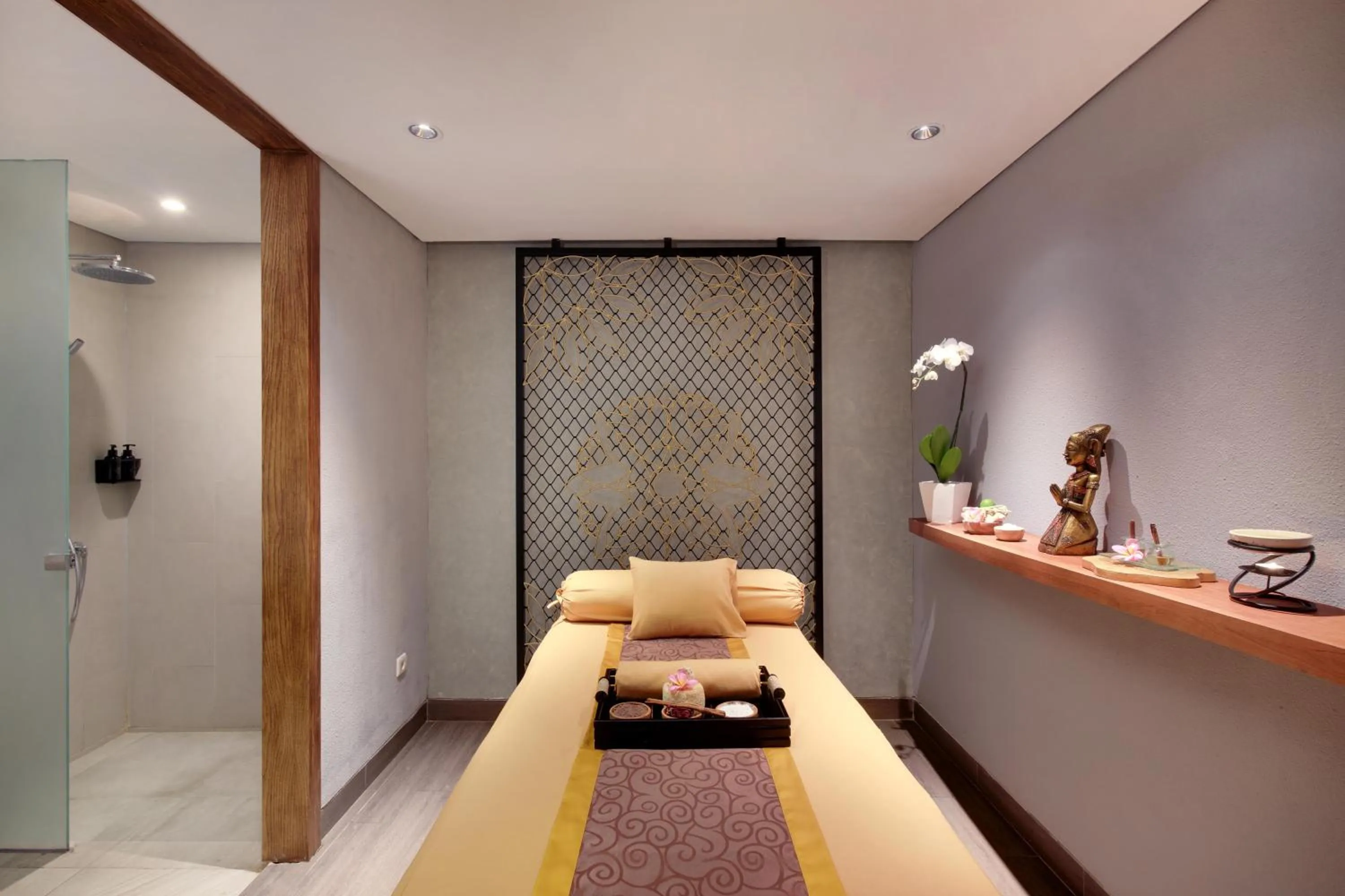 Massage, Bed in Grand Mercure Bali Seminyak