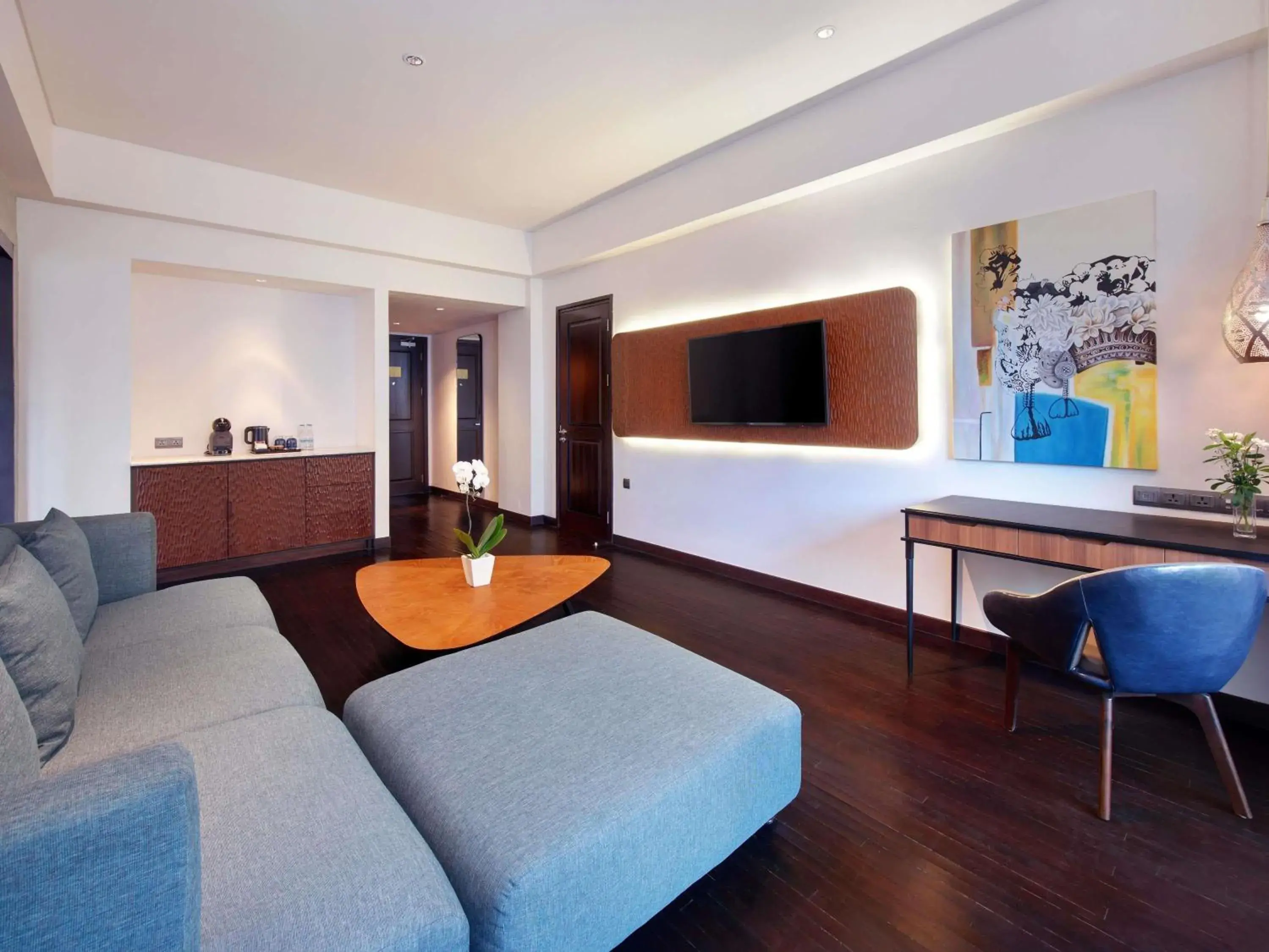 Executive King Suite in Grand Mercure Bali Seminyak Executive King Suite in Grand Mercure Bali Seminyak