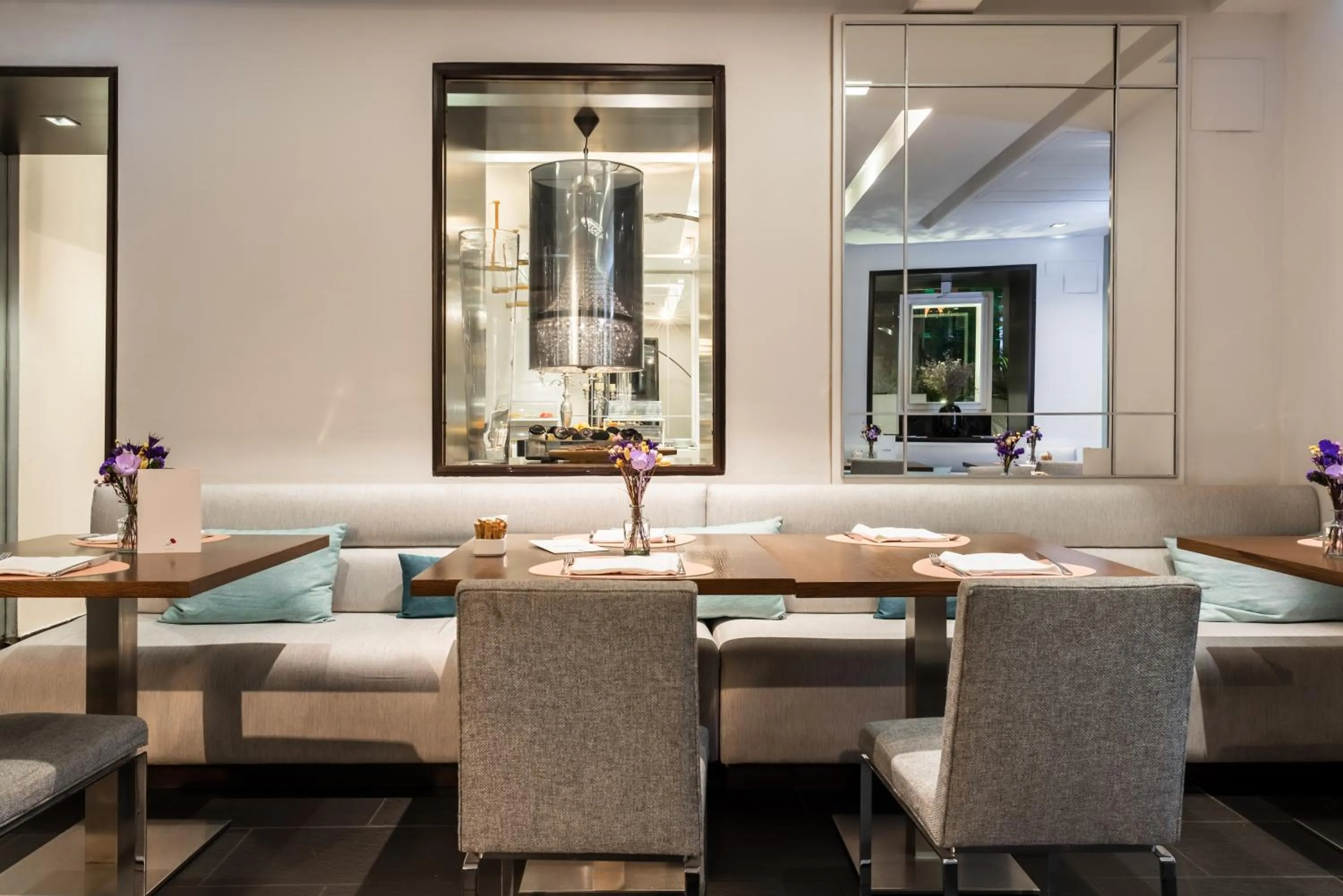 Restaurant/places to eat in Hospes Puerta de Alcalá, a Member of Design Hotels