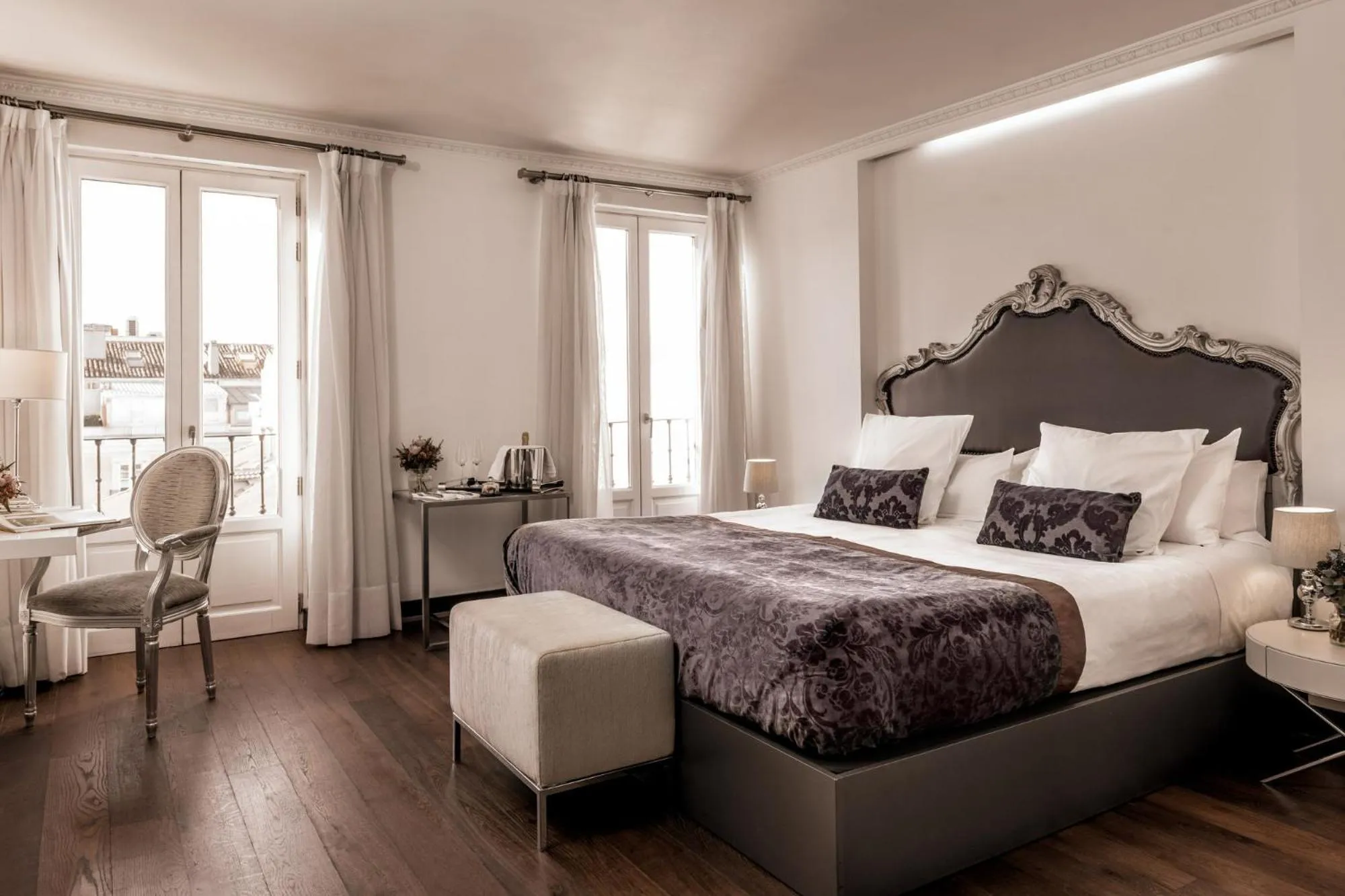 Bed in Hospes Puerta de Alcalá, a Member of Design Hotels
