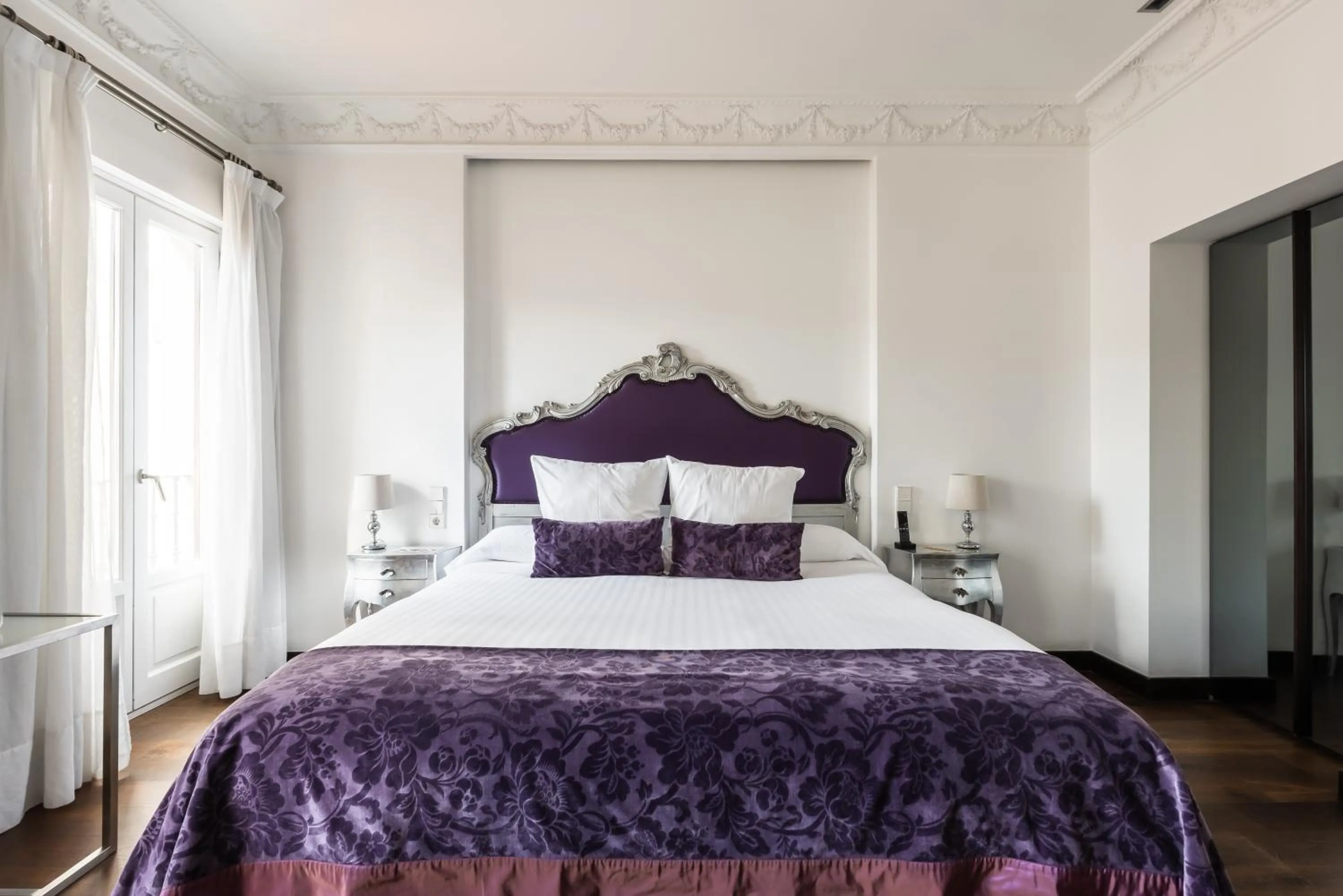 Bed in Hospes Puerta de Alcalá, a Member of Design Hotels