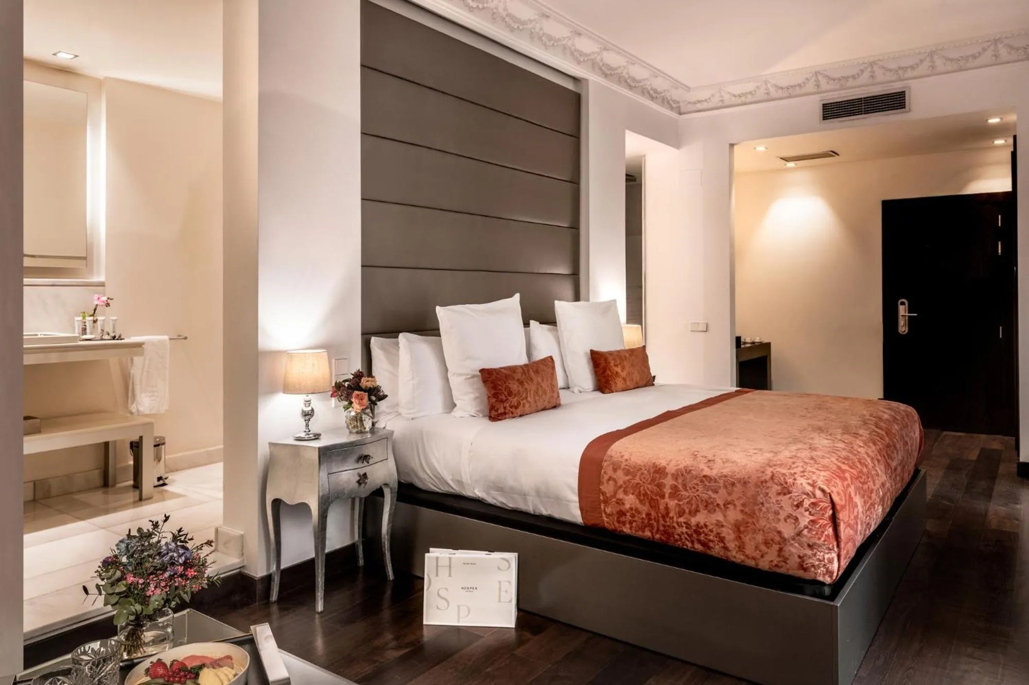 Bed in Hospes Puerta de Alcalá, a Member of Design Hotels