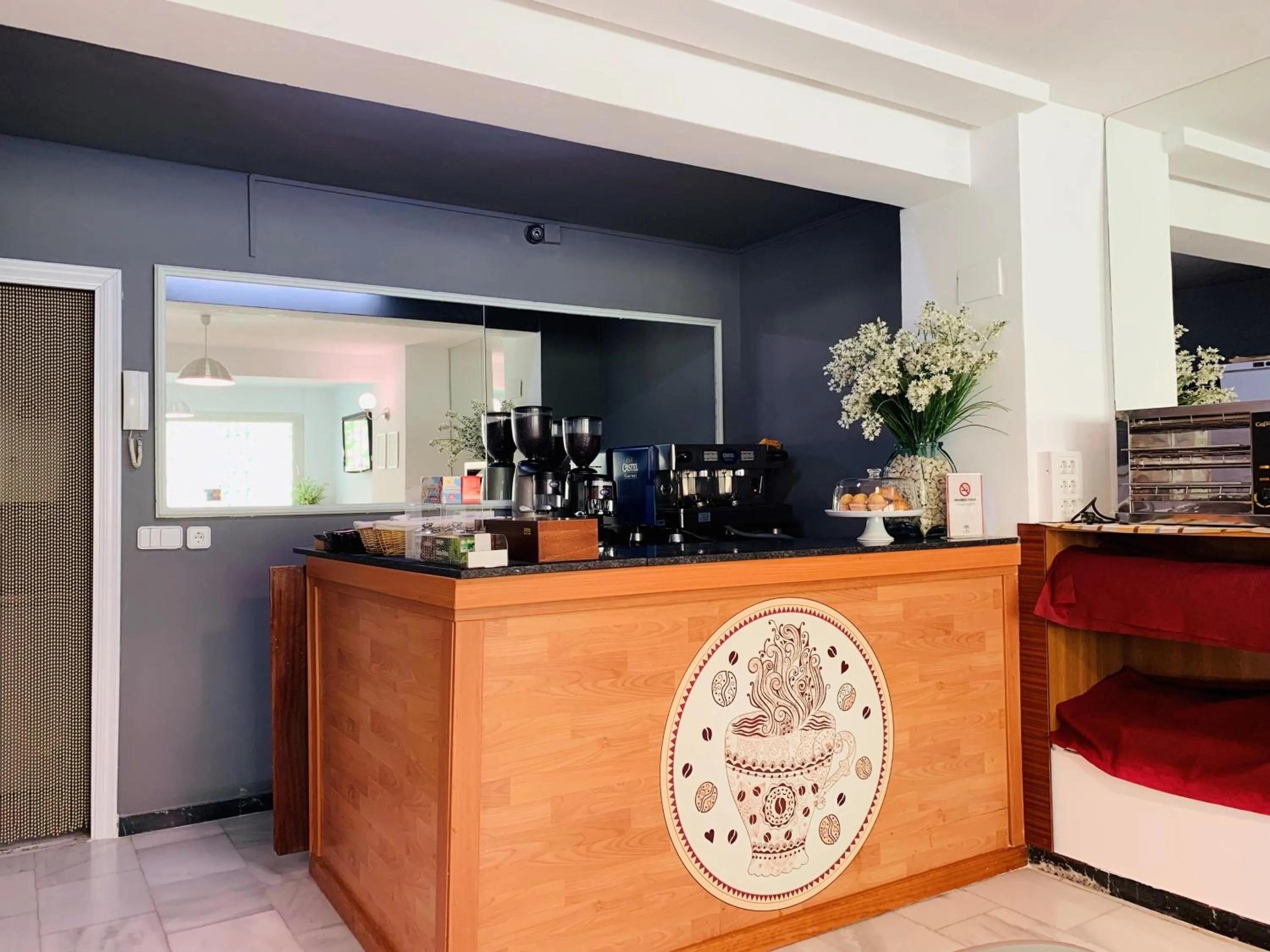 Communal lounge/ TV room in Arriadh