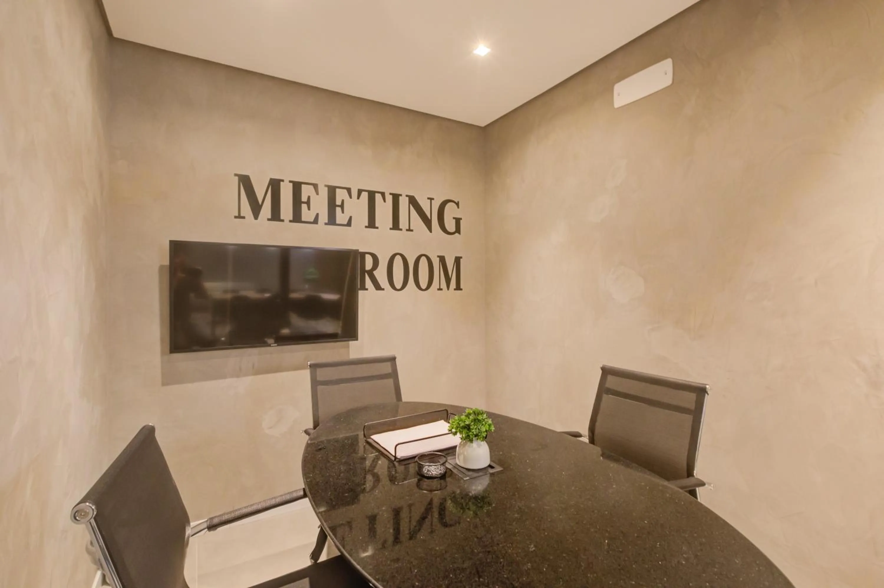 Meeting/conference room in Roomo Brooklin Morumbi Residencial