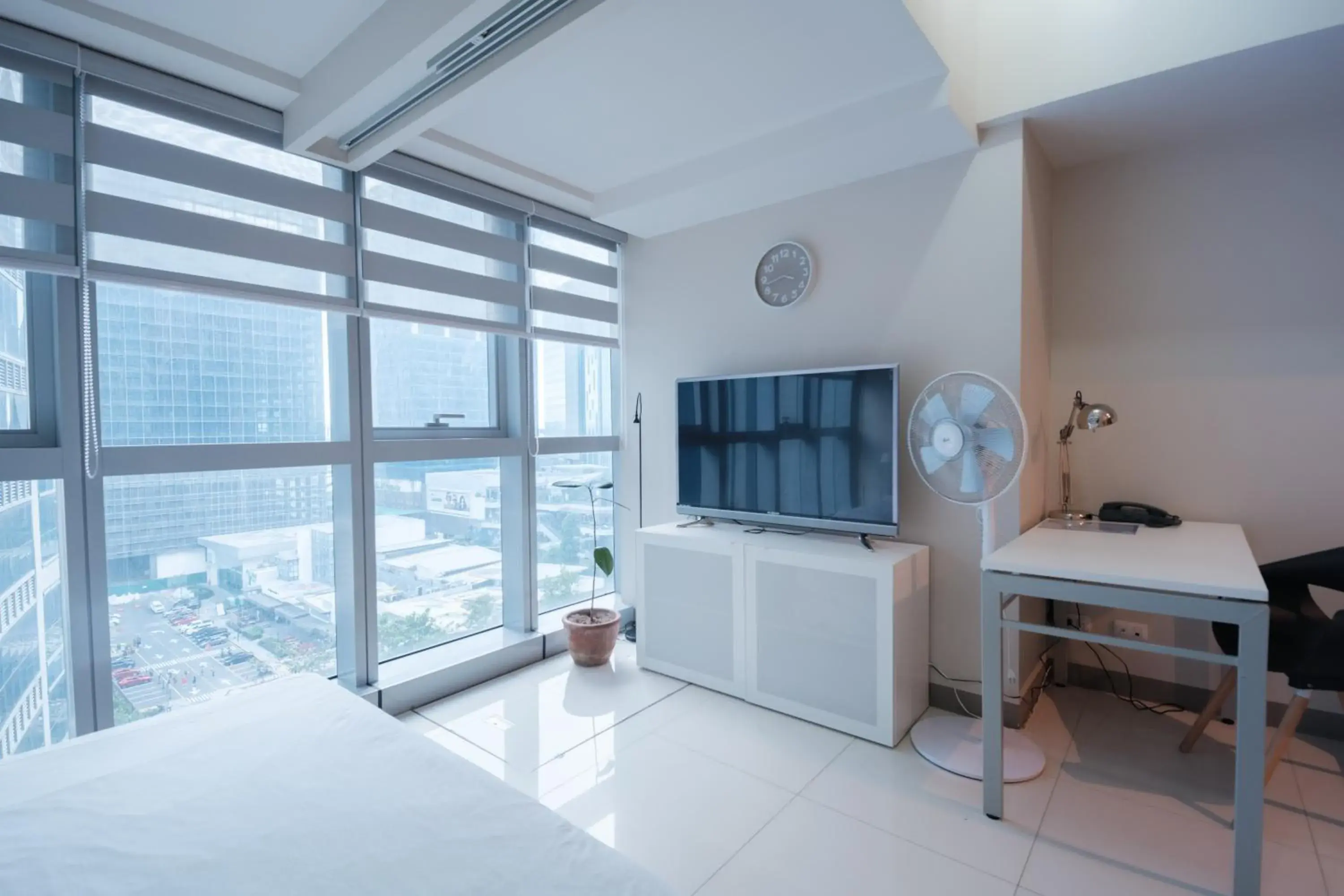Uptown BGC Luxury 1br Suite with Fast Wifi Uptown BGC Luxury 1br Suite with Fast Wifi