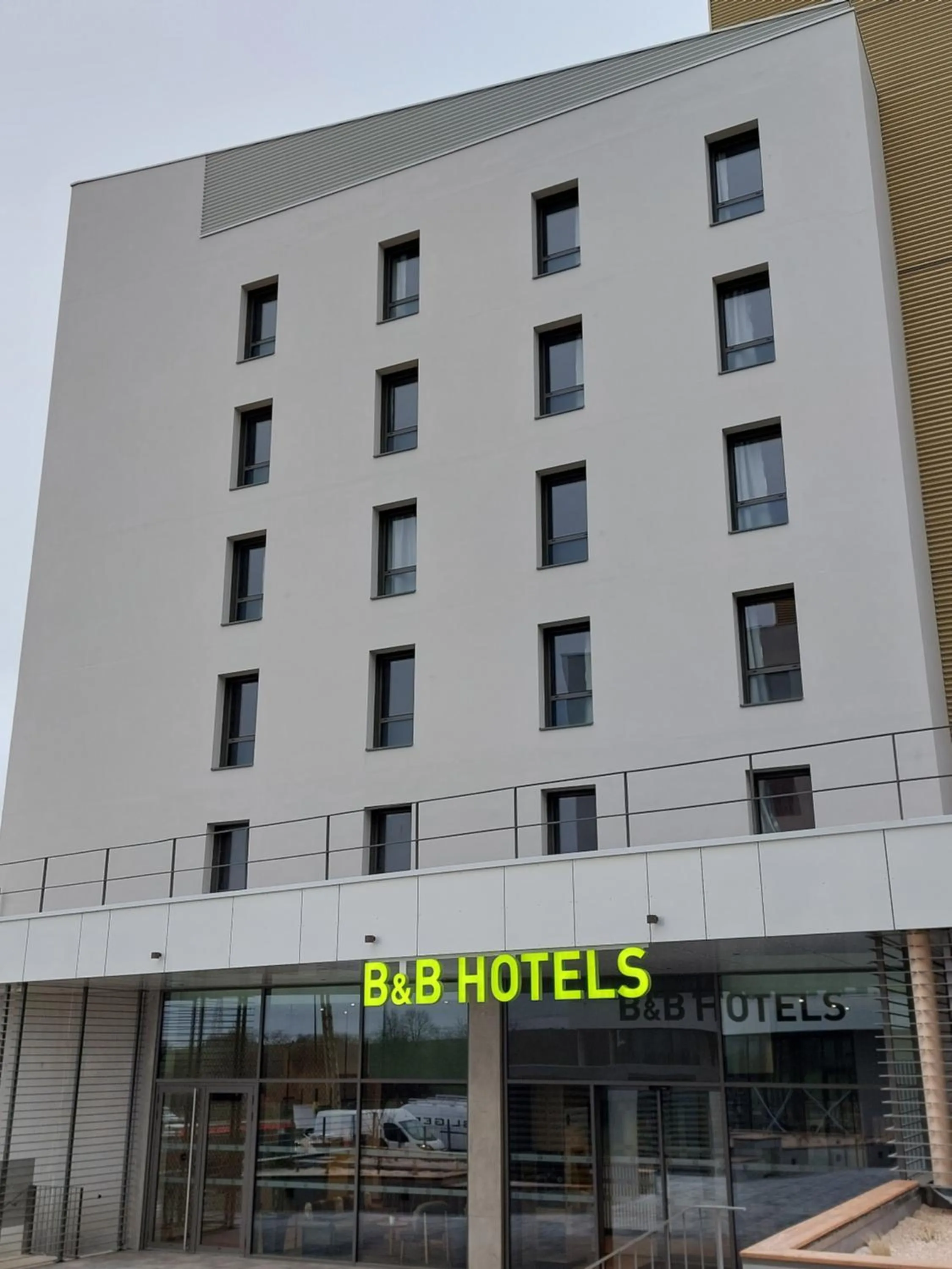 Property building in B&B HOTEL Dijon Valmy Toison d'or