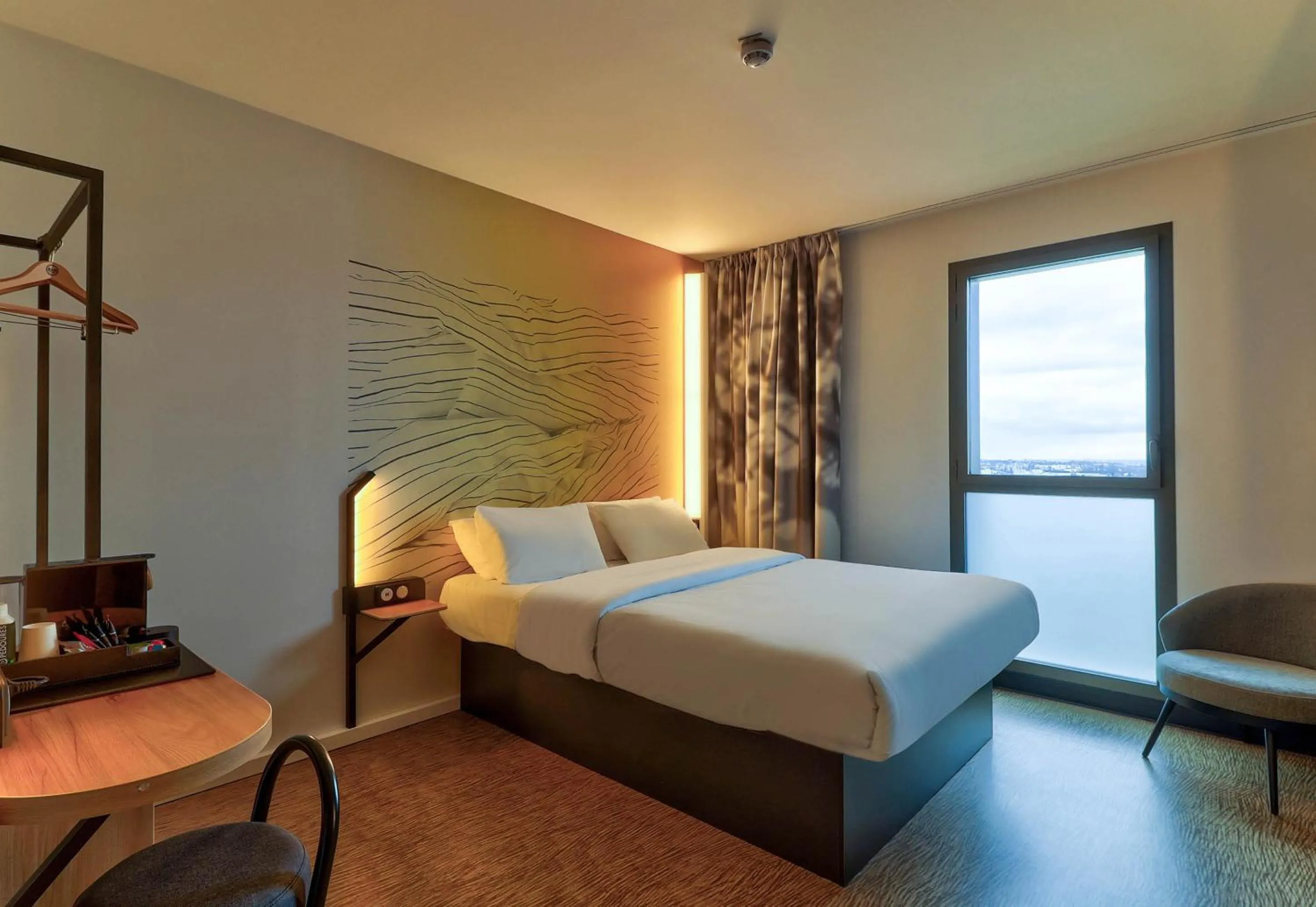 Bedroom, Bed in B&B HOTEL Dijon Valmy Toison d'or