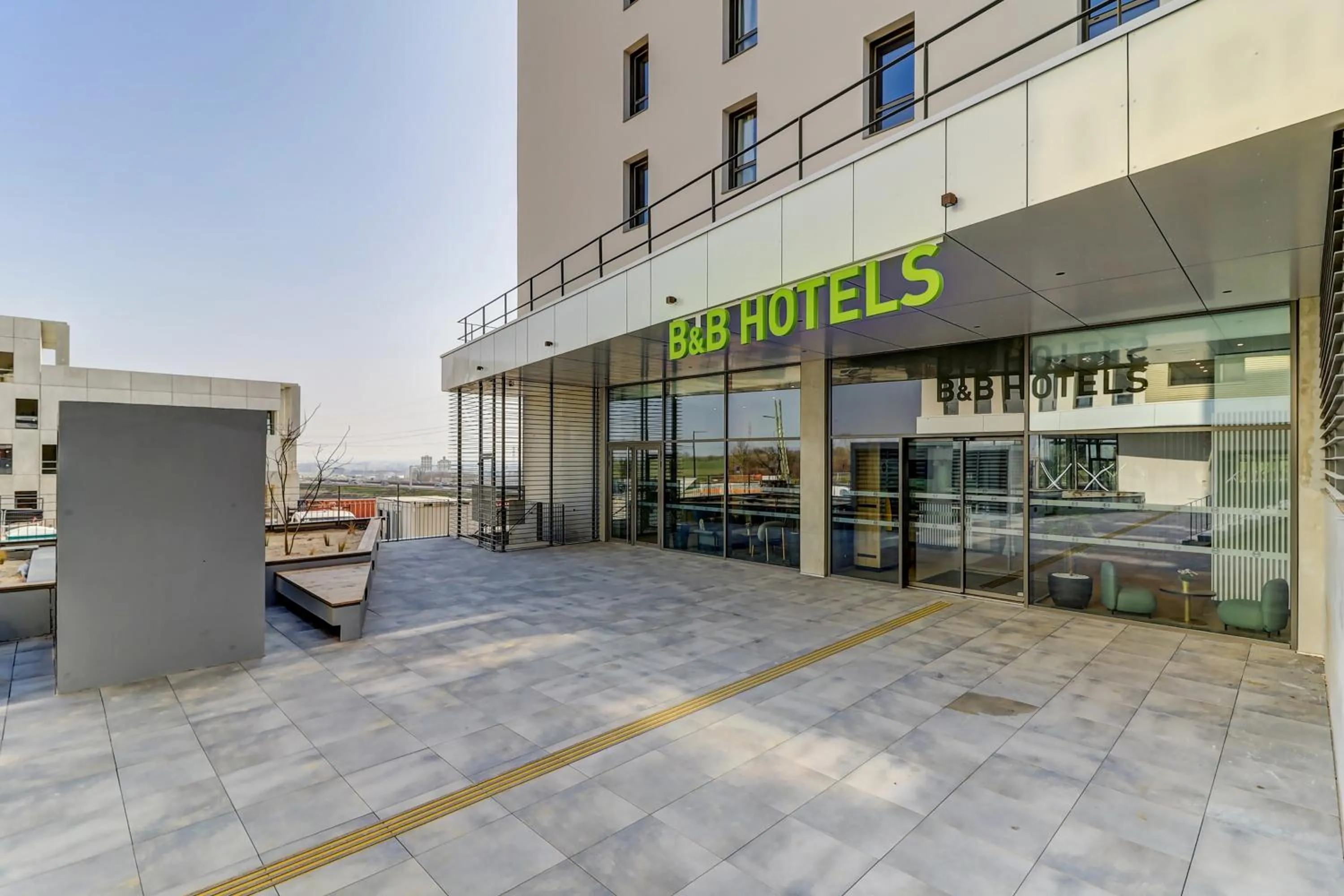 Facade/entrance in B&B HOTEL Dijon Valmy Toison d'or