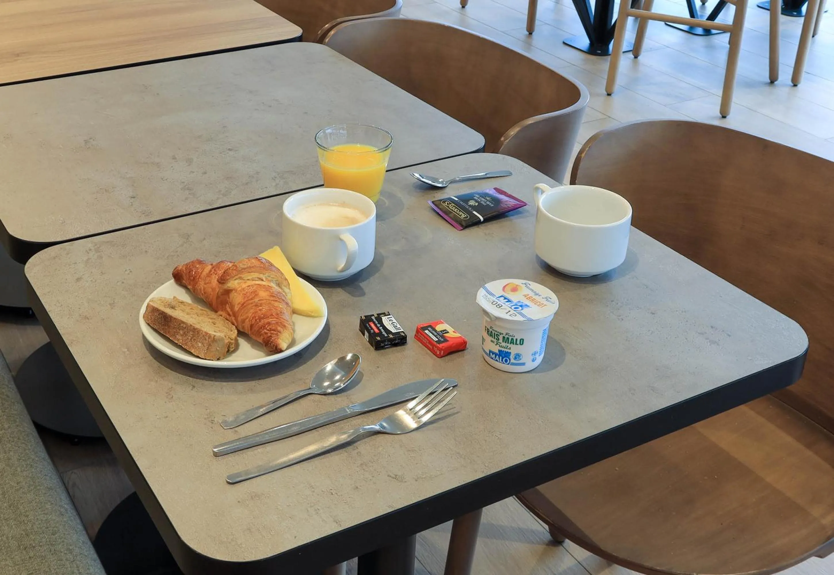 Breakfast in B&B HOTEL Dijon Valmy Toison d'or