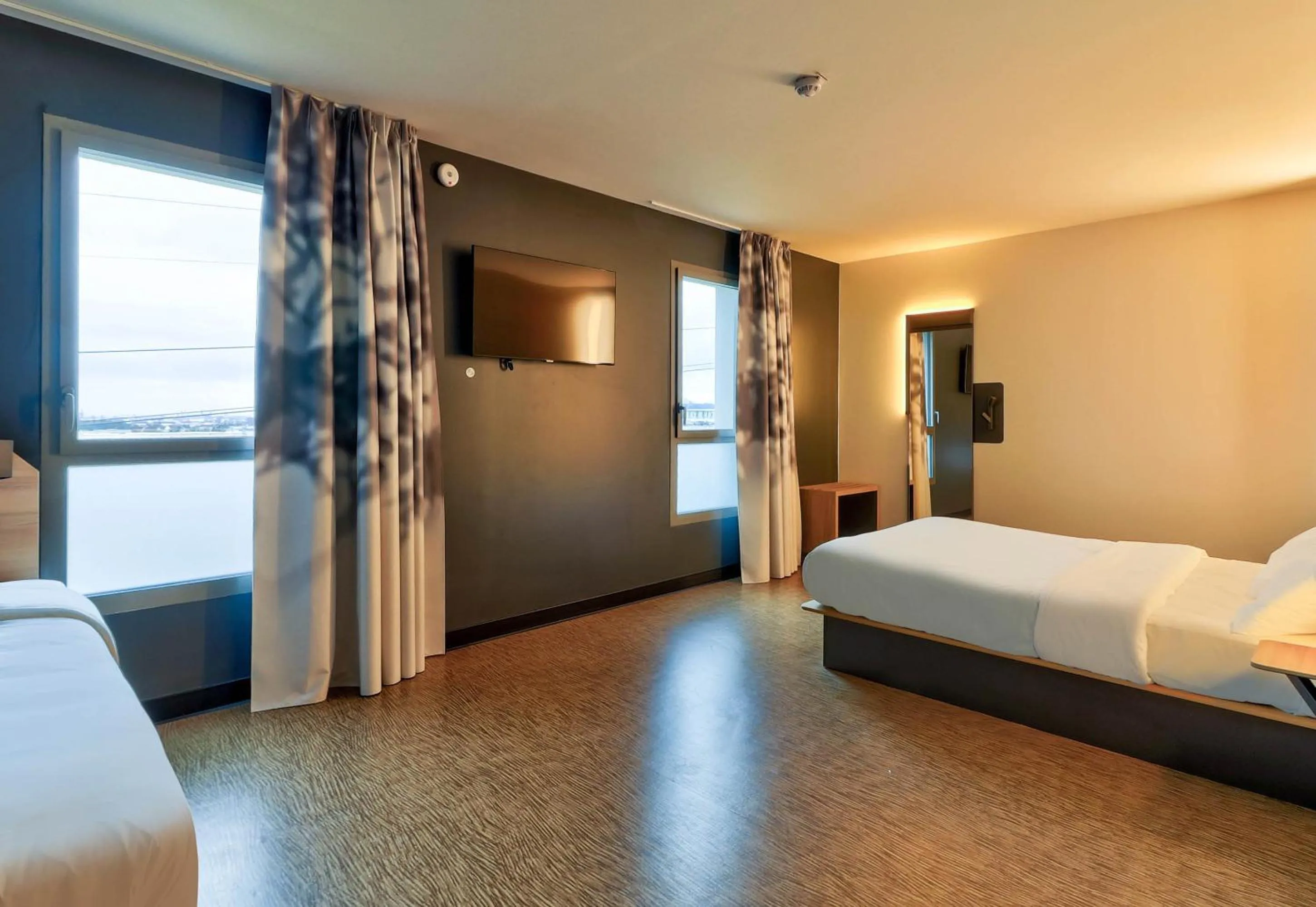 Bedroom, Bed in B&B HOTEL Dijon Valmy Toison d'or