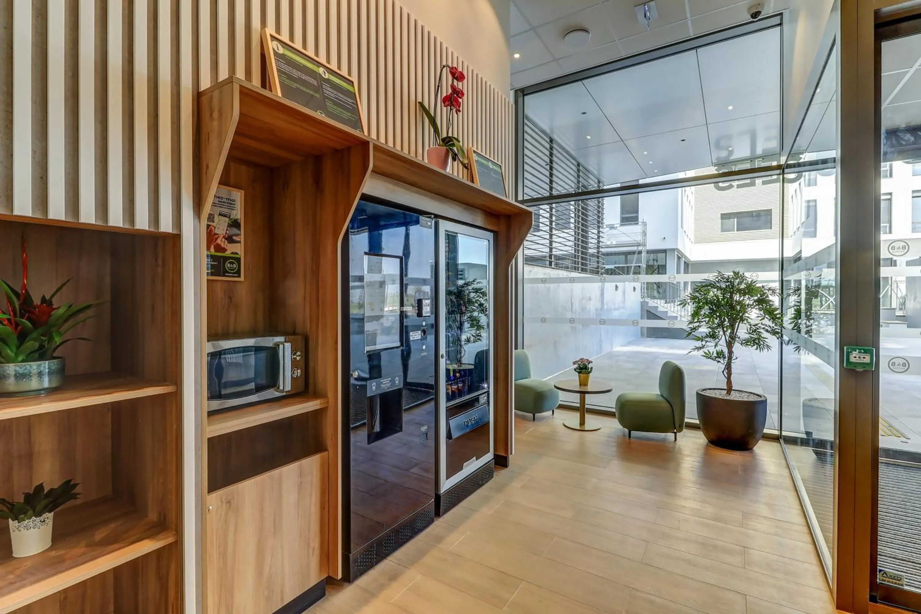 vending machine in B&B HOTEL Dijon Valmy Toison d'or