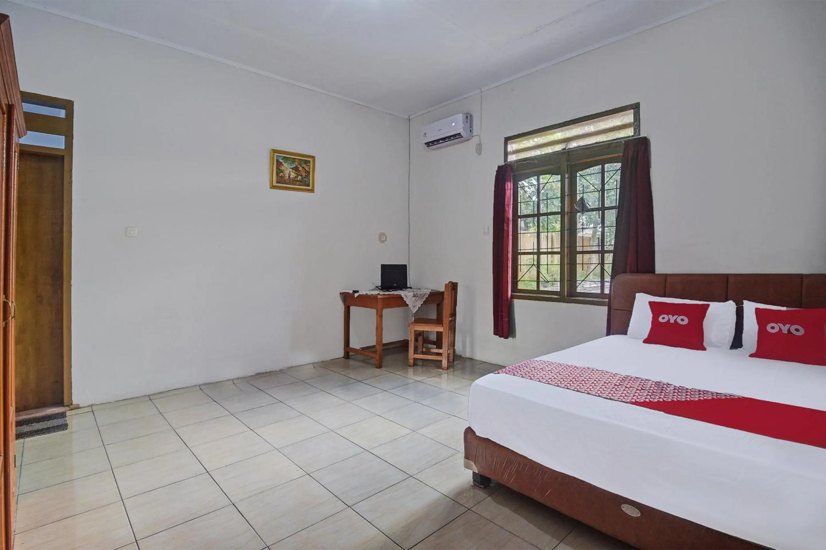 Bedroom, Bed in Hotel O Borneo