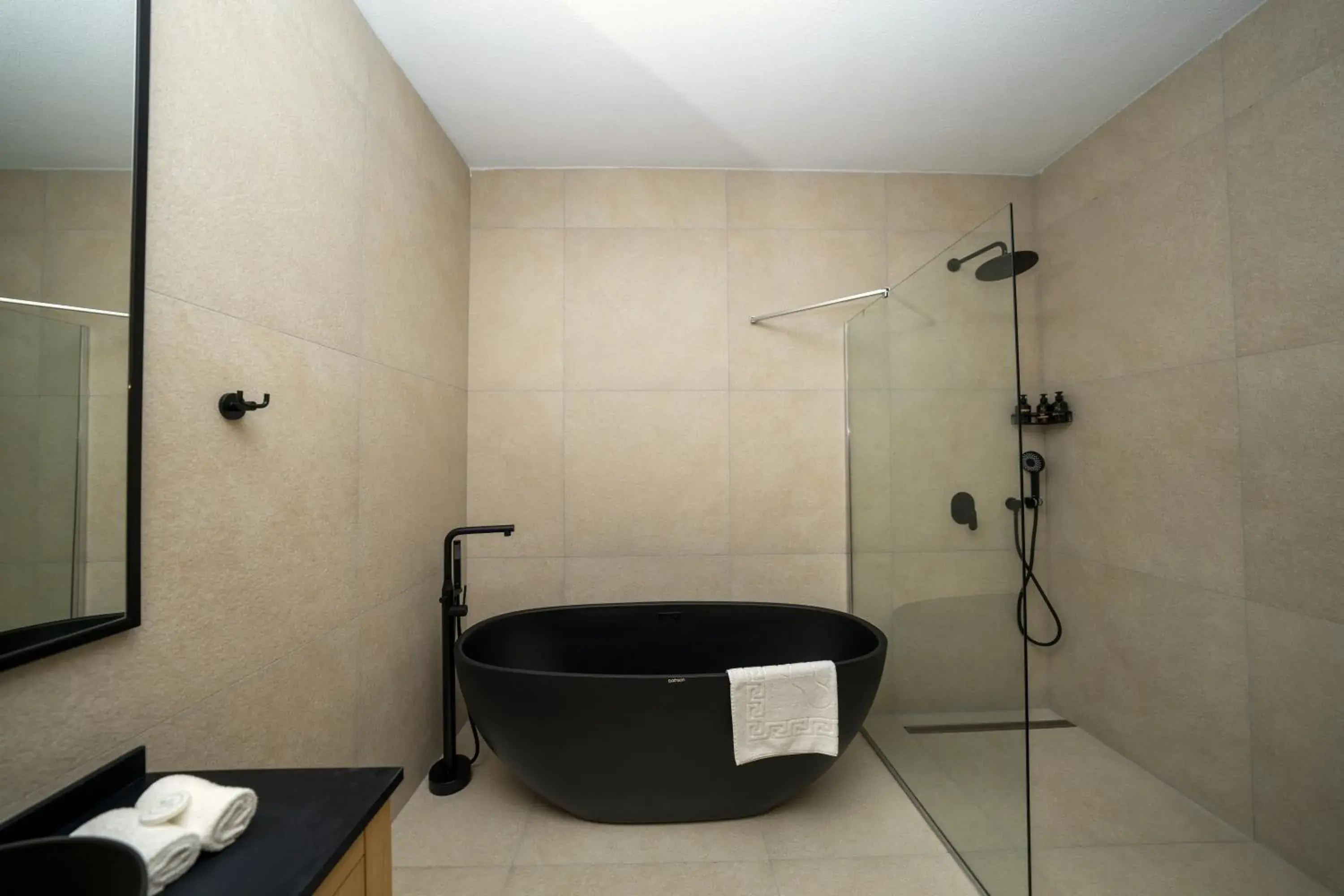 Large Double Room in Kairos Valley Wellness & Longevity Large Double Room in Kairos Valley Wellness & Longevity