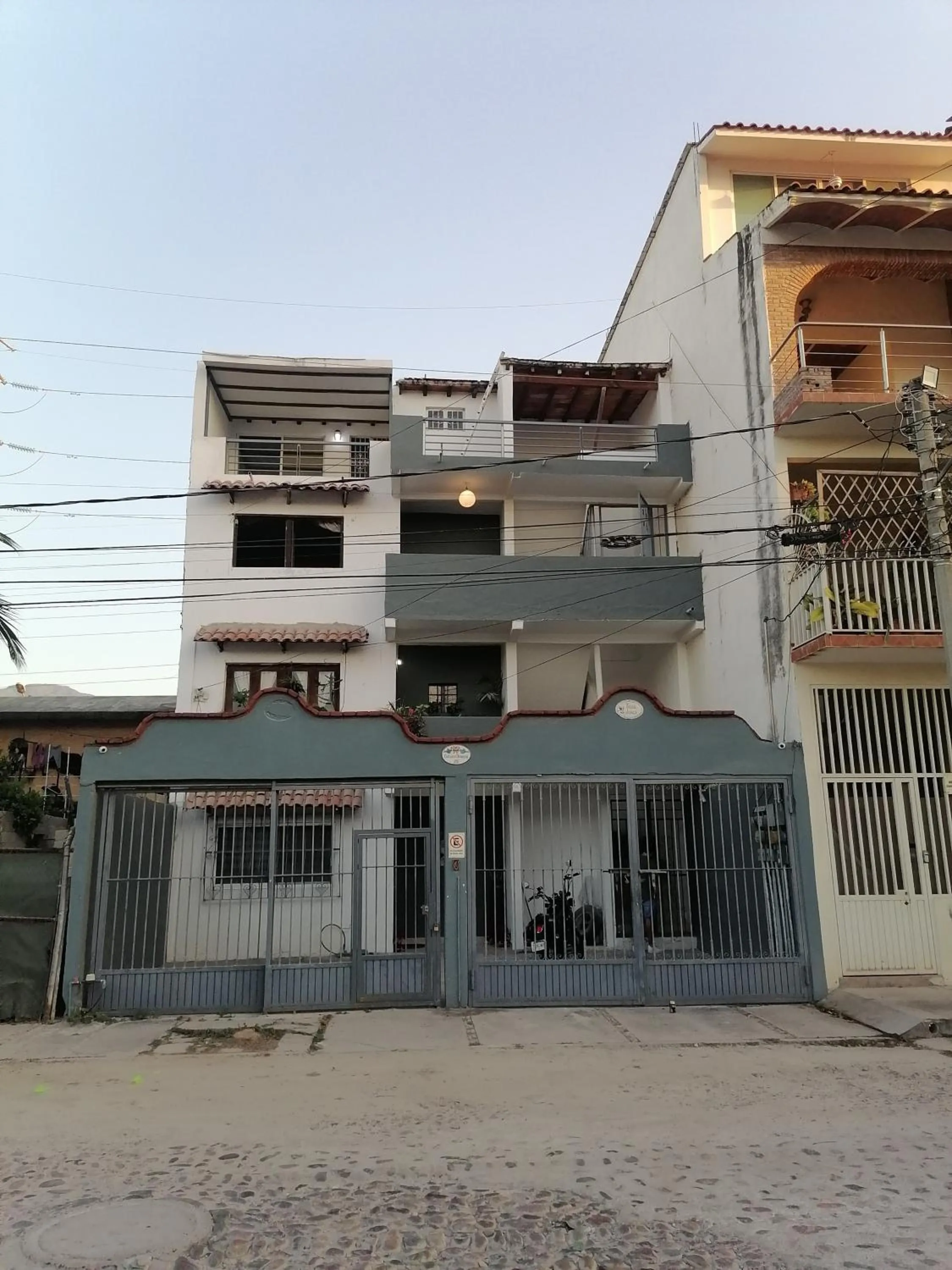 Property building in Camberos Place - centrally-located loft-penthouse