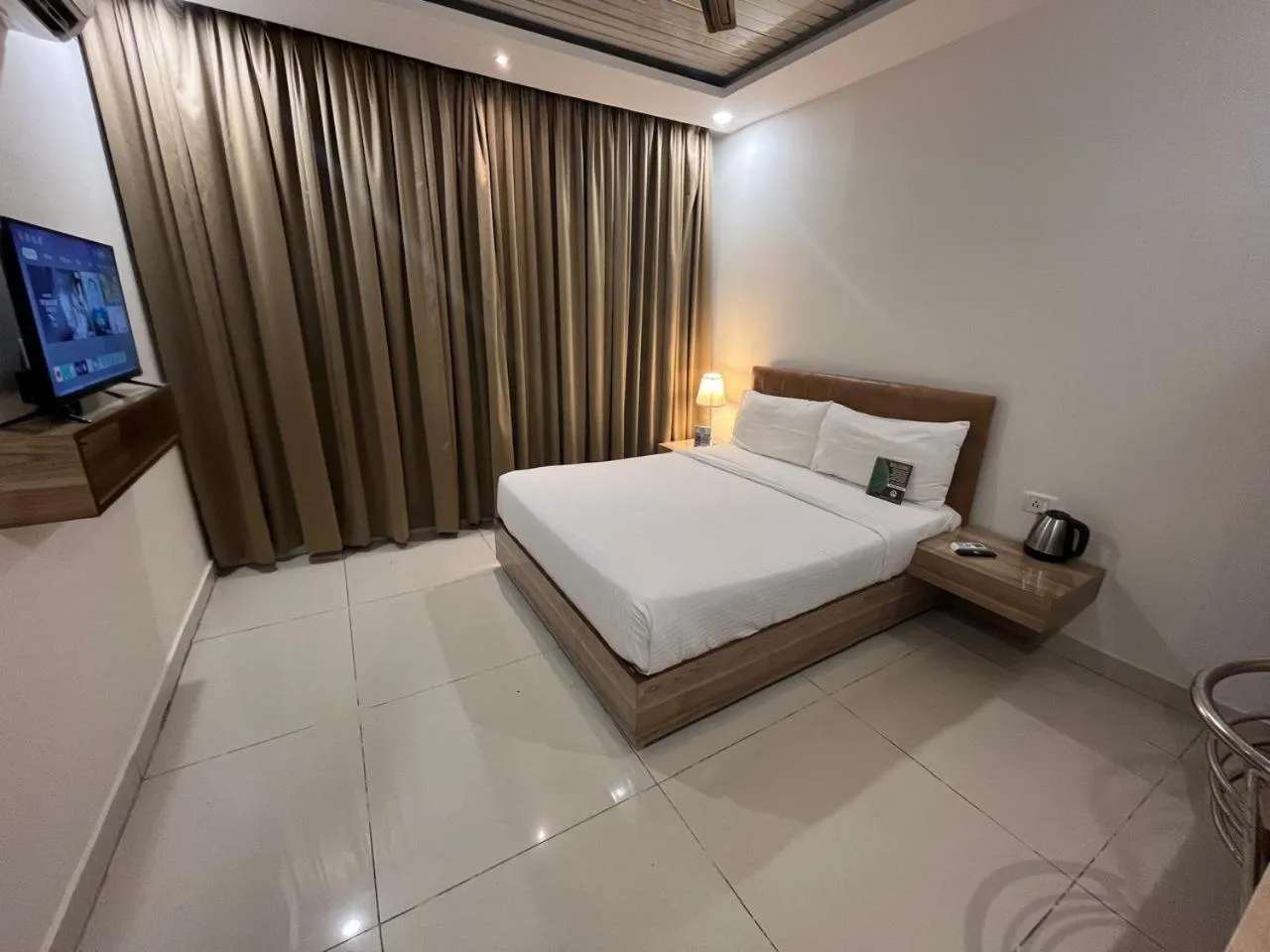 Bedroom, Bed in Hotel Hibiscus Tree- Bachupally