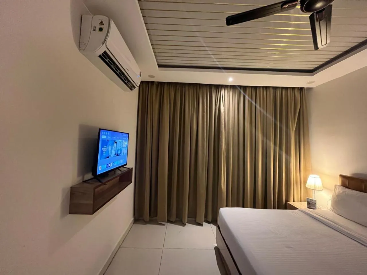 Bedroom, Bed in Hotel Hibiscus Tree- Bachupally