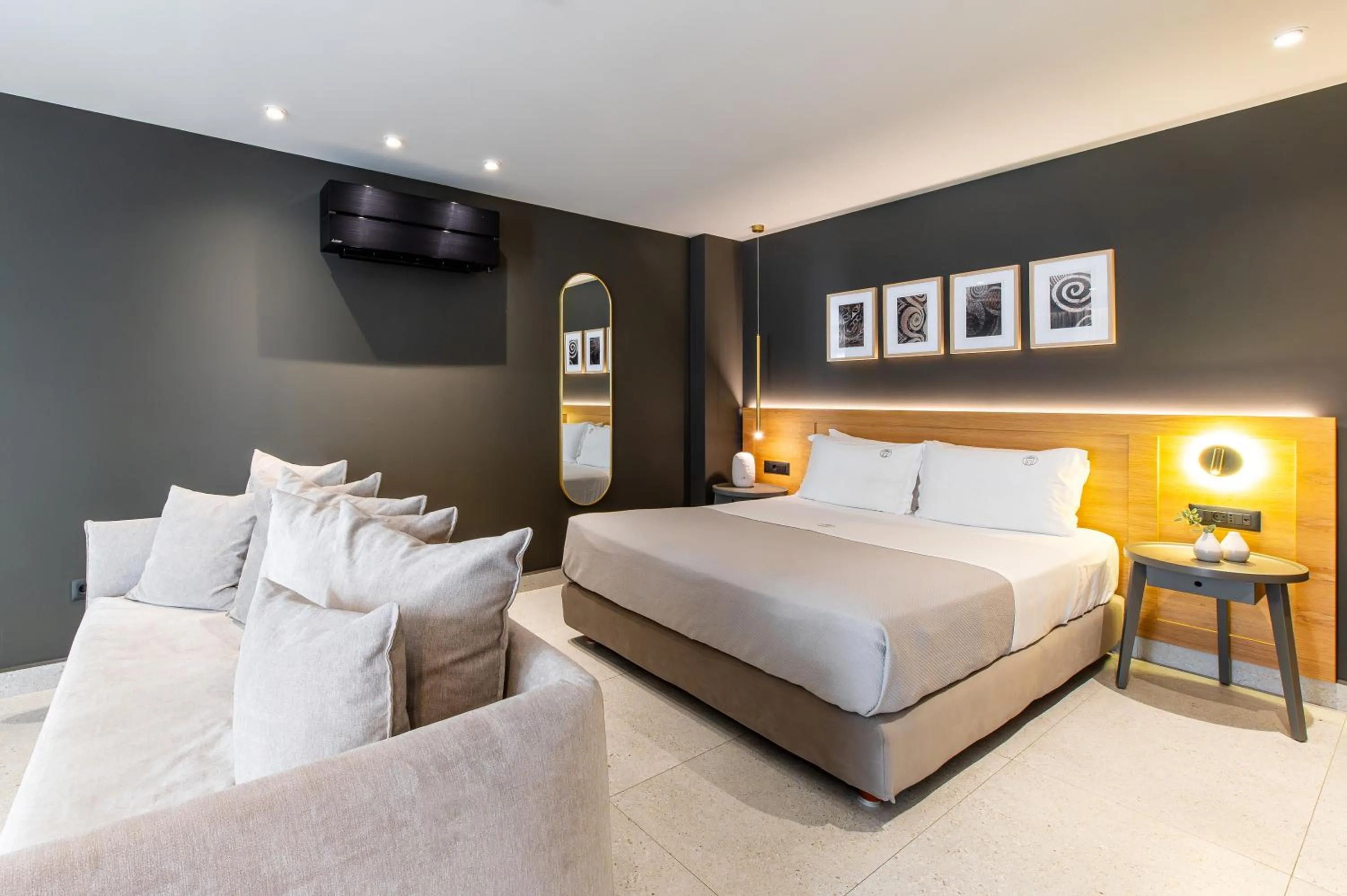 Bedroom, Bed in Porta Suites