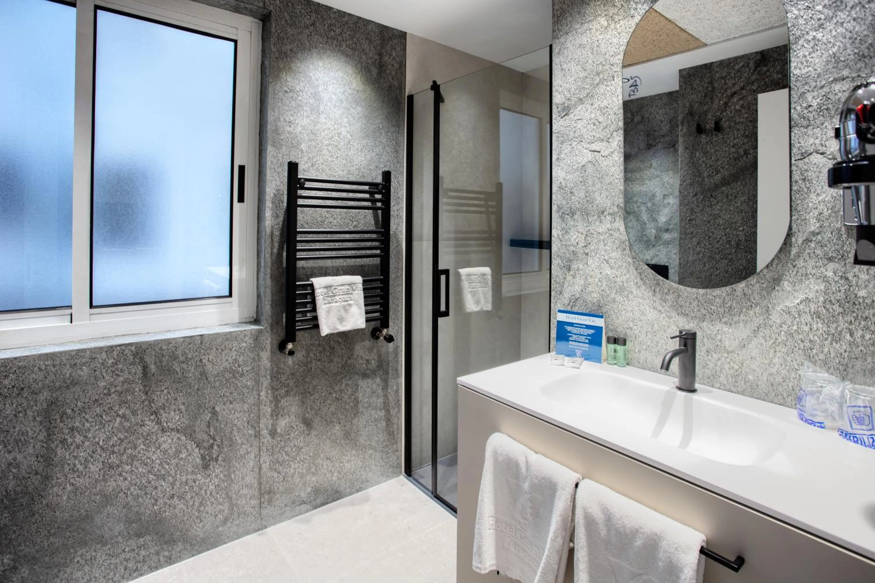 Shower in Hotel Gran Via