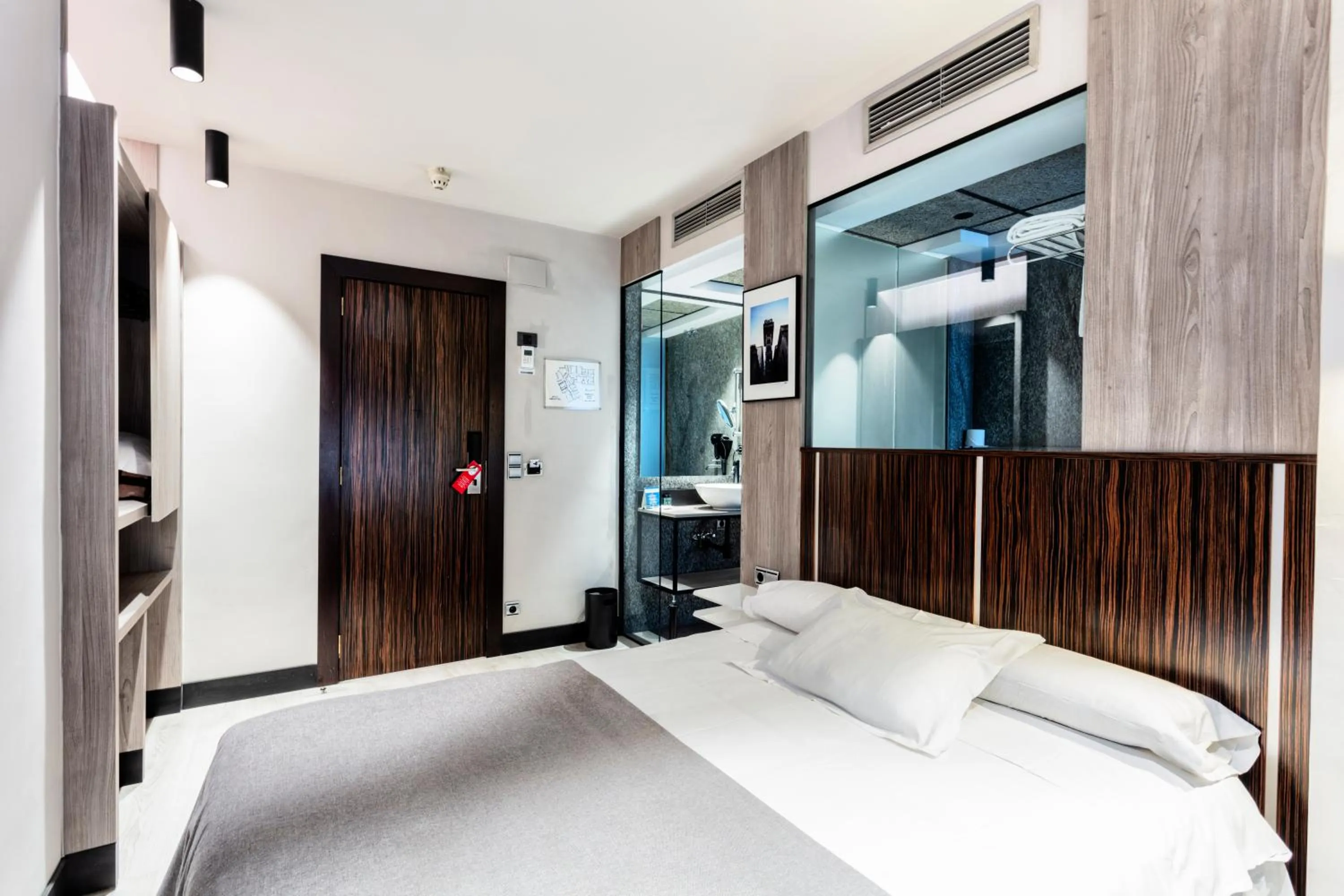 Photo of the whole room, Bed in Hotel Gran Via
