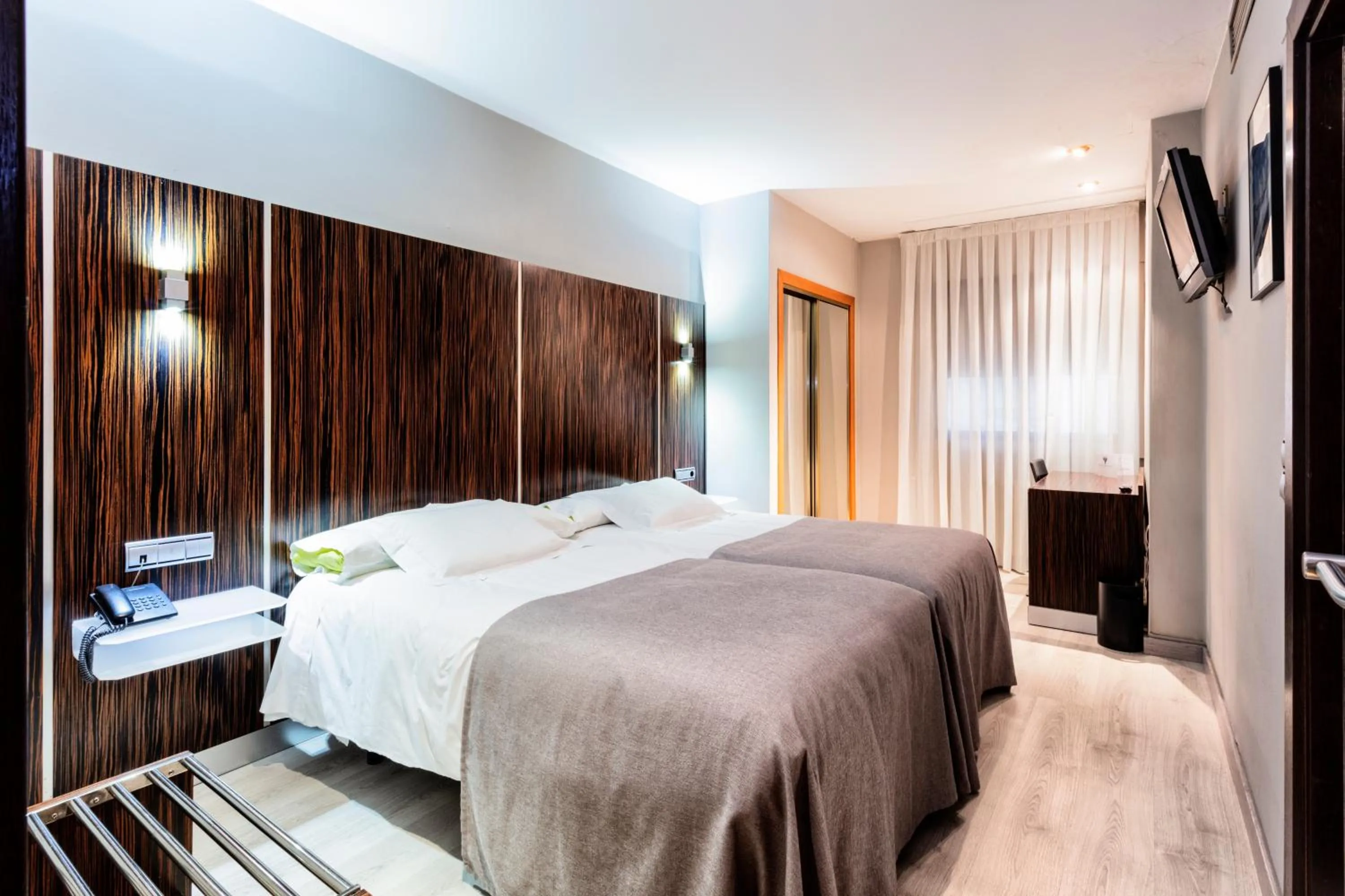 Photo of the whole room, Bed in Hotel Gran Via