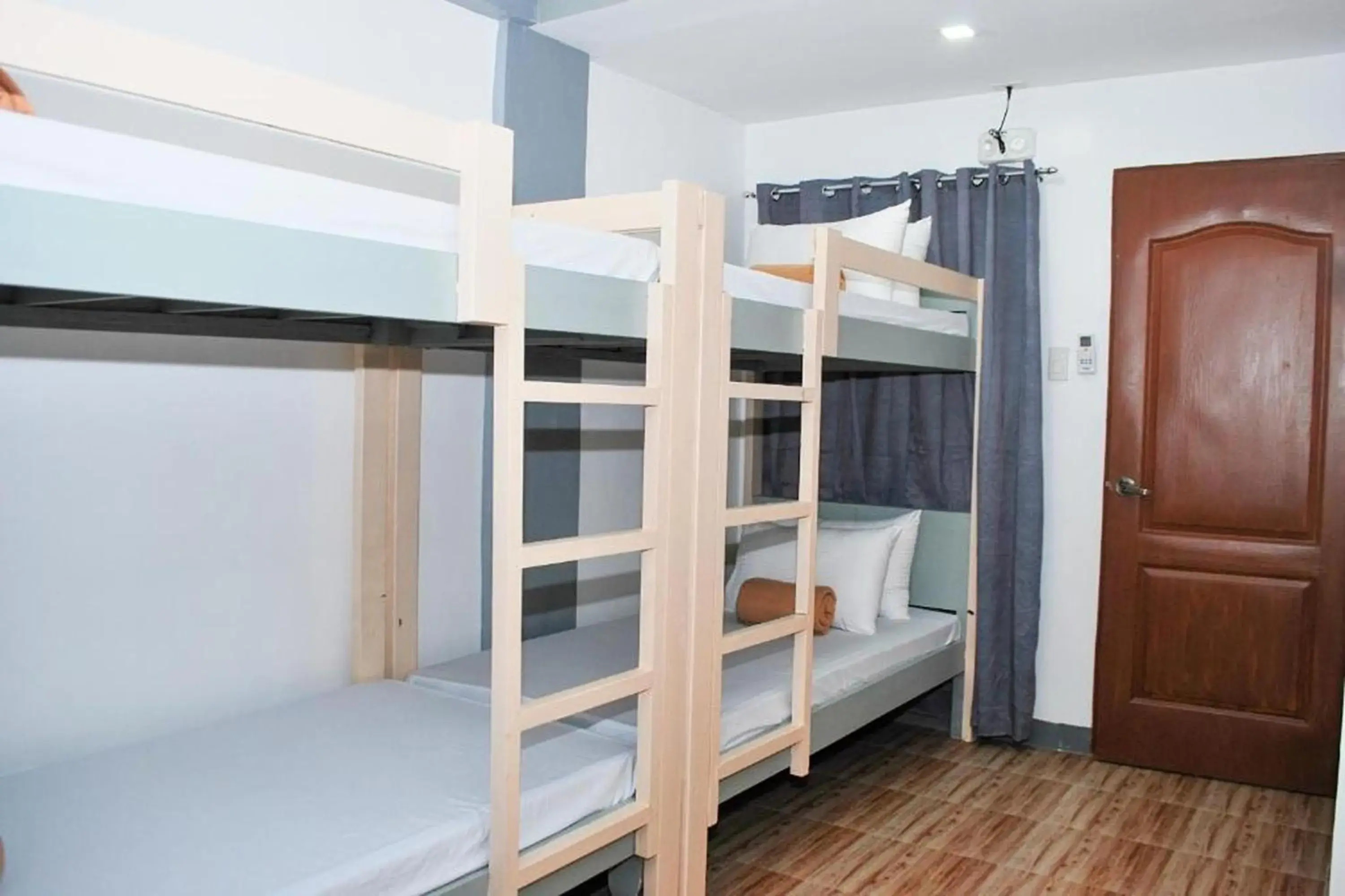 6-Bed Mixed Dormitory Room in Woza Inn Boracay 6-Bed Mixed Dormitory Room in Woza Inn Boracay