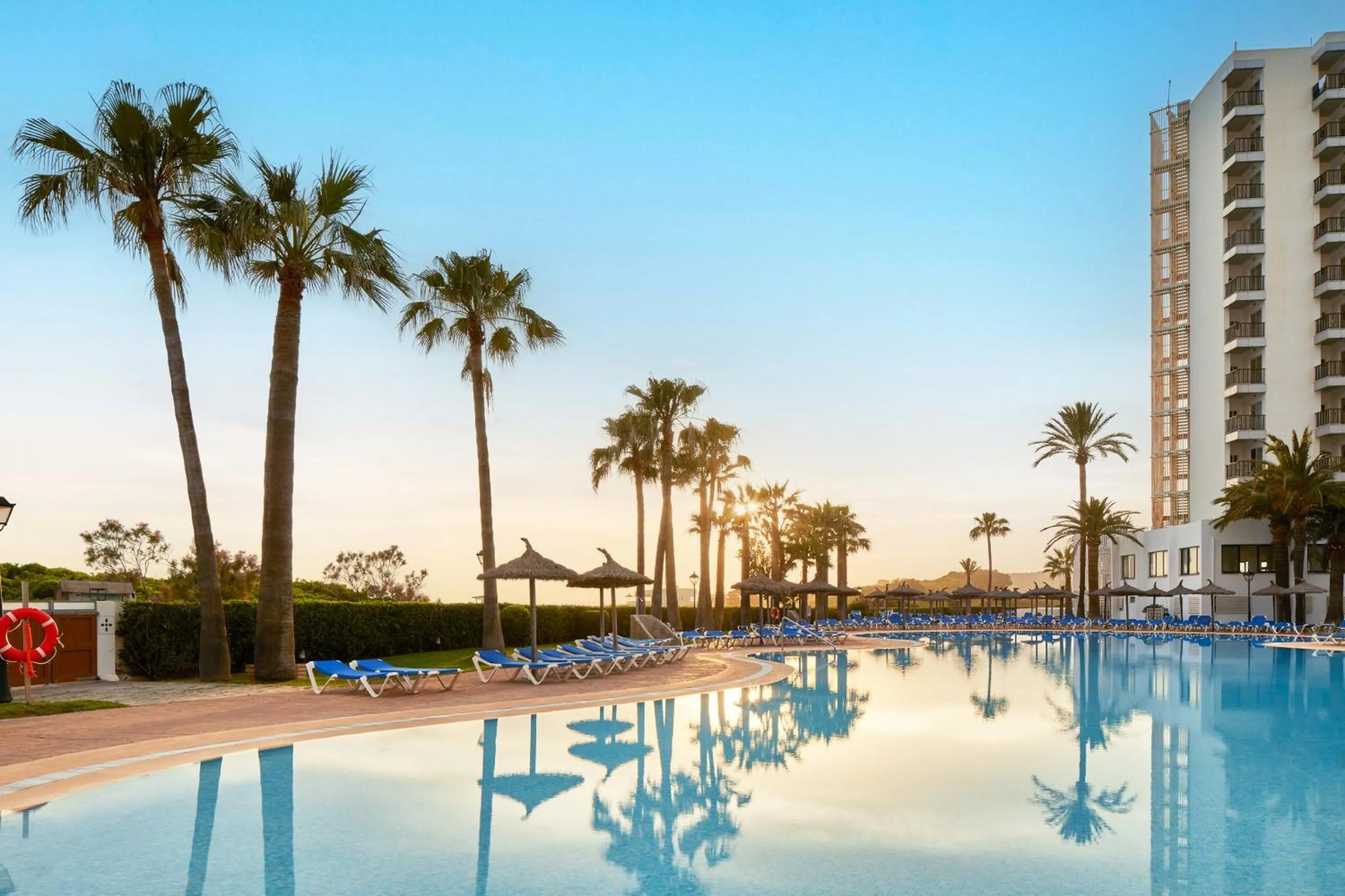 Swimming pool in Sol Milanos Pingüinos