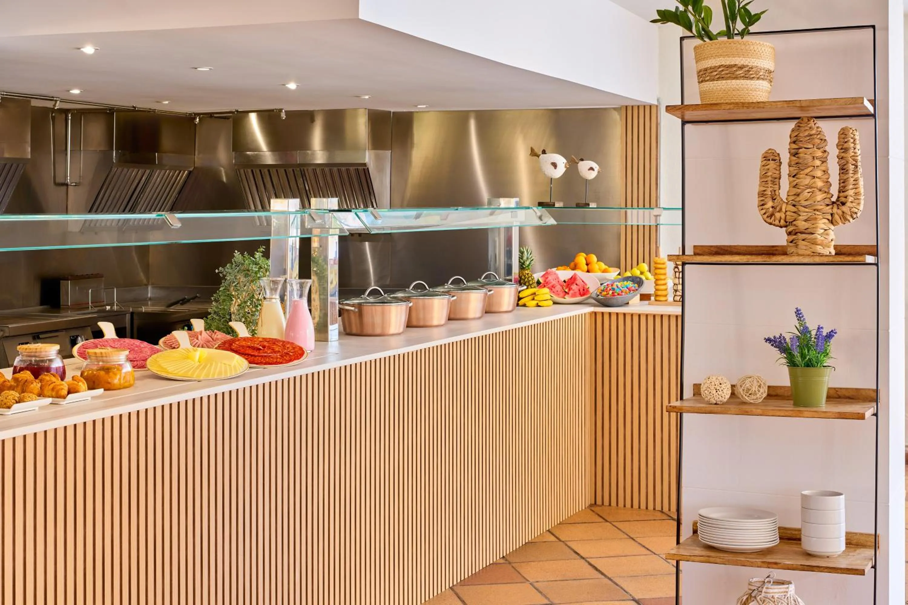 Food and drinks in Sol Milanos Pingüinos