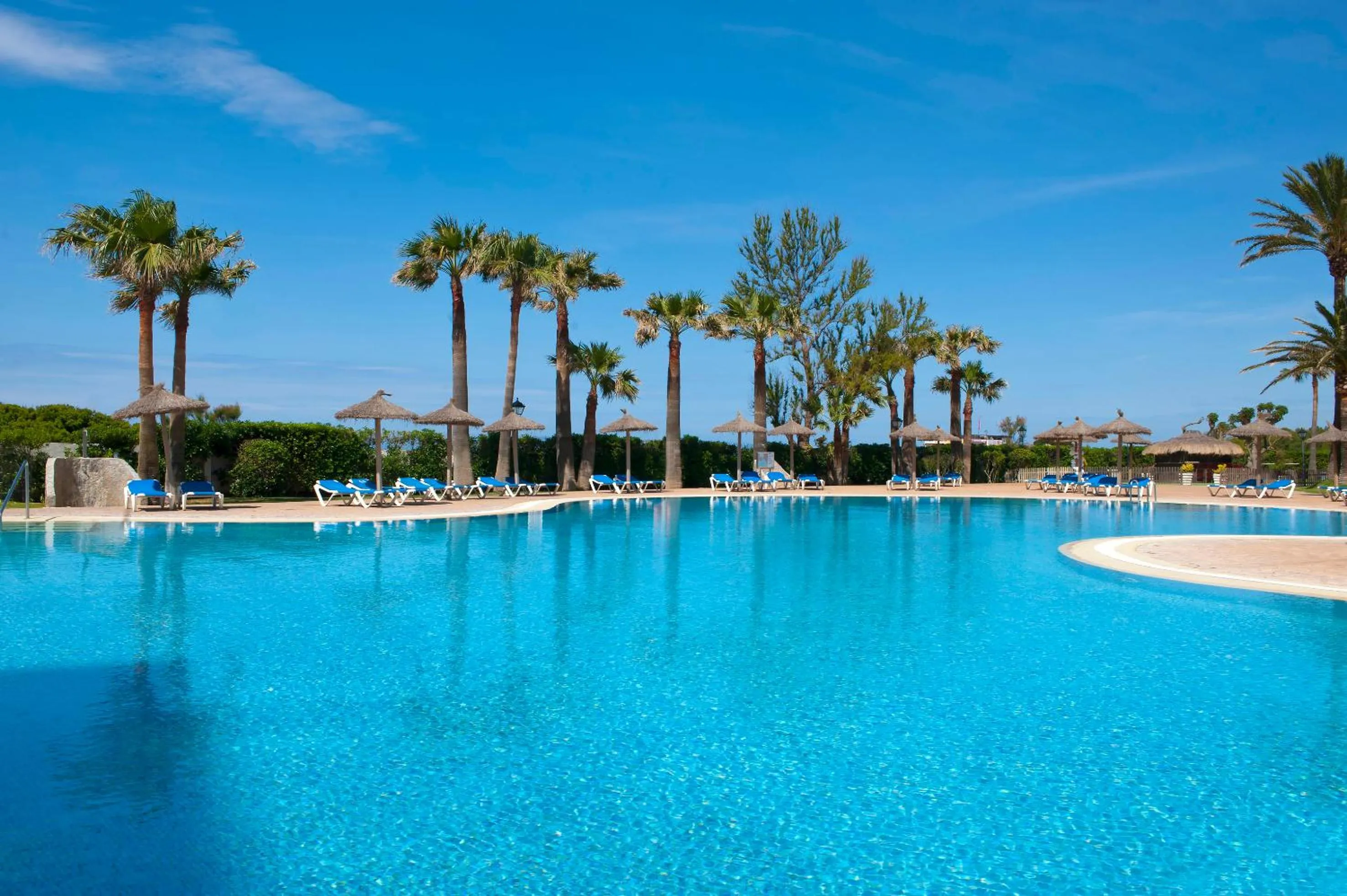 Swimming pool in Sol Milanos Pingüinos